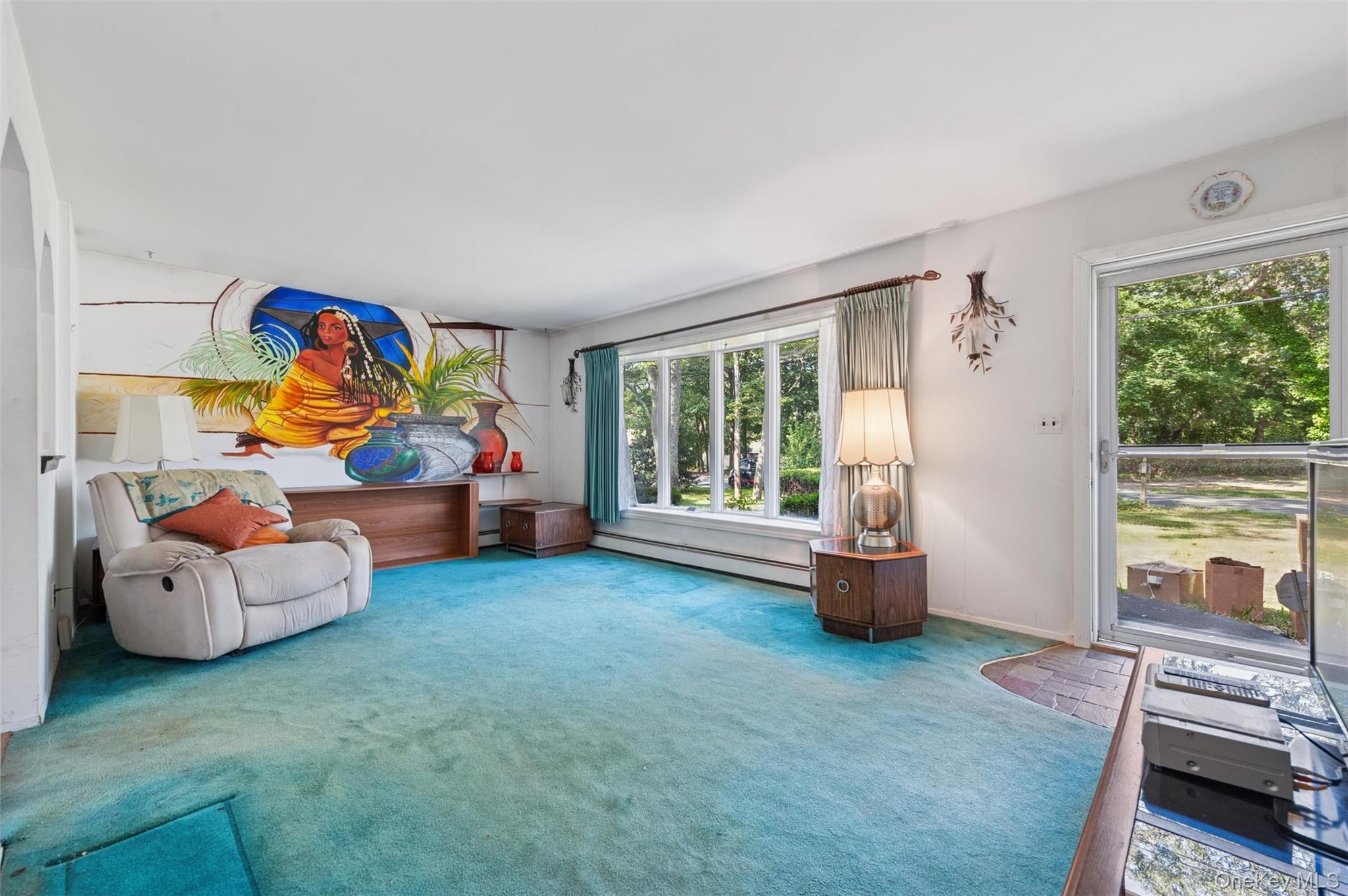 225 Chichester Ave, Center Moriches, NY 11934