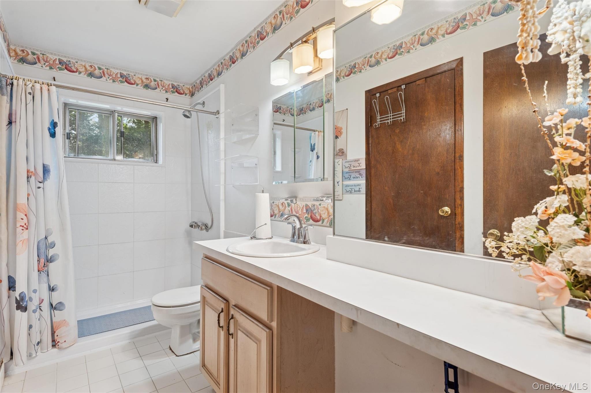 225 Chichester Ave, Center Moriches, NY 11934