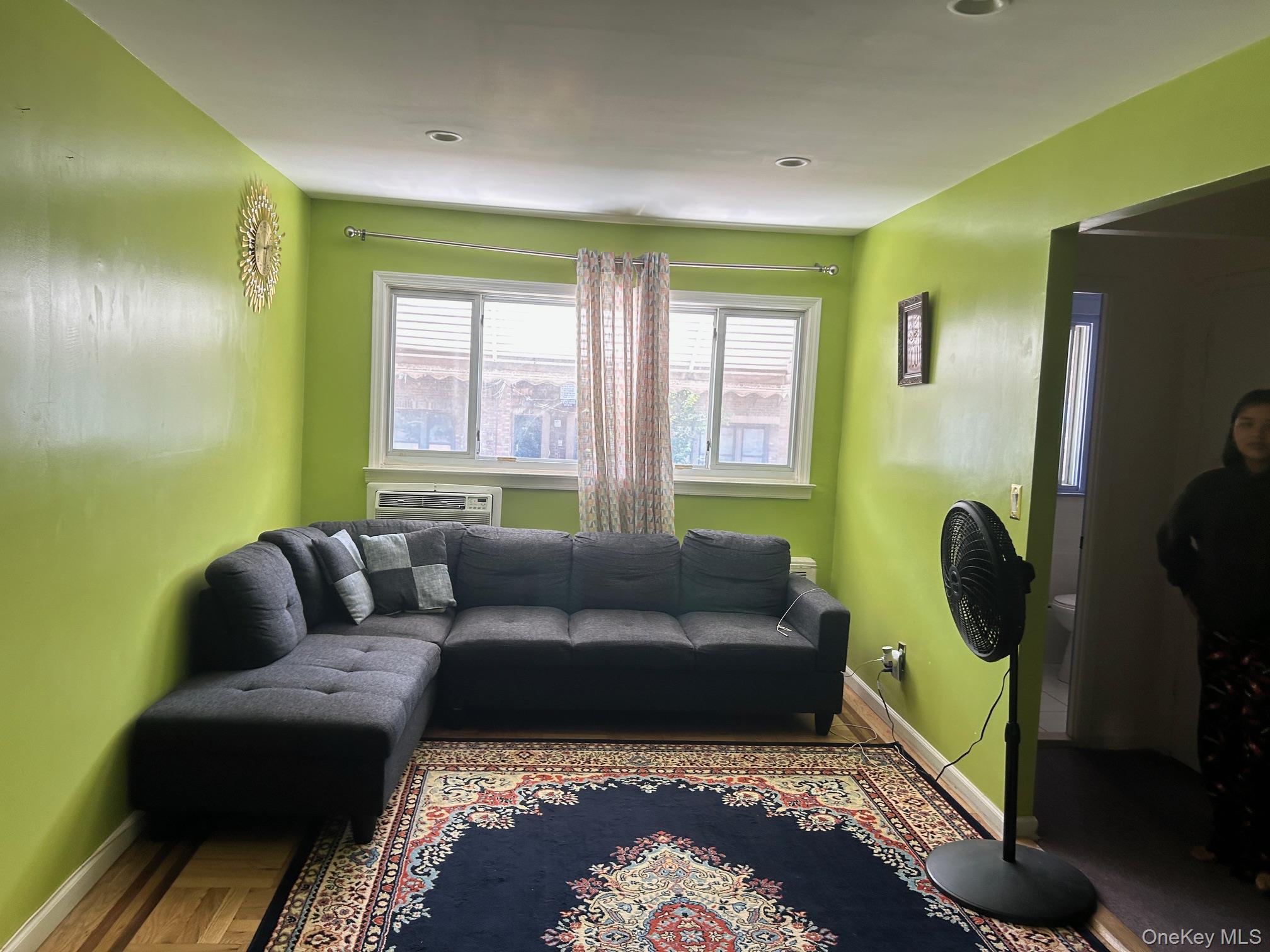 863 E 221st Street, Bronx, NY 10467