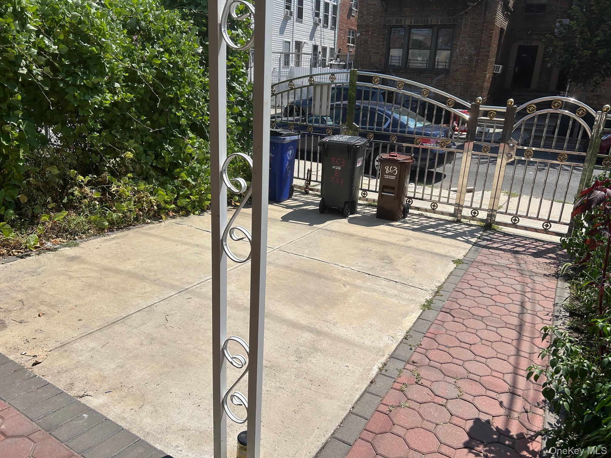 863 E 221st Street, Bronx, NY 10467