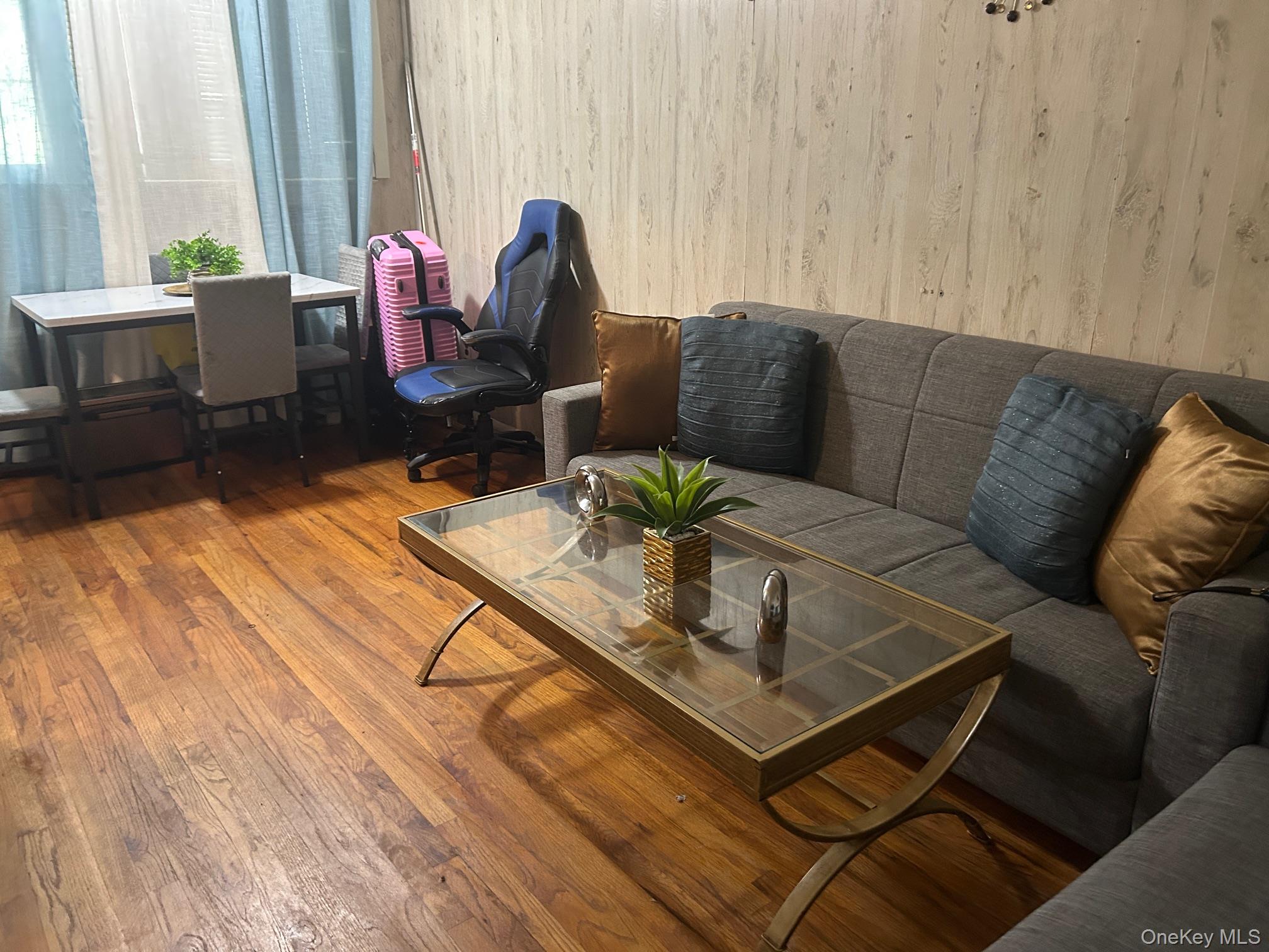 863 E 221st Street, Bronx, NY 10467