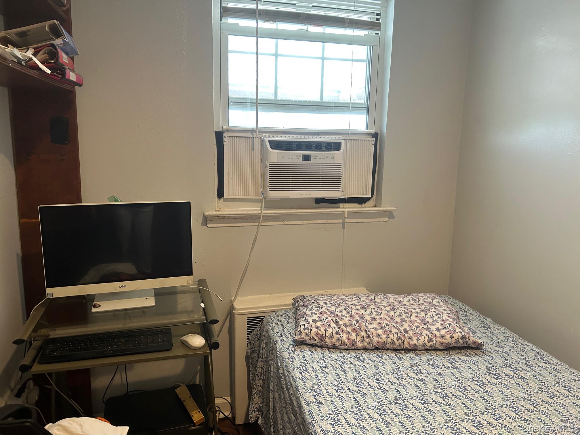 863 E 221st Street, Bronx, NY 10467