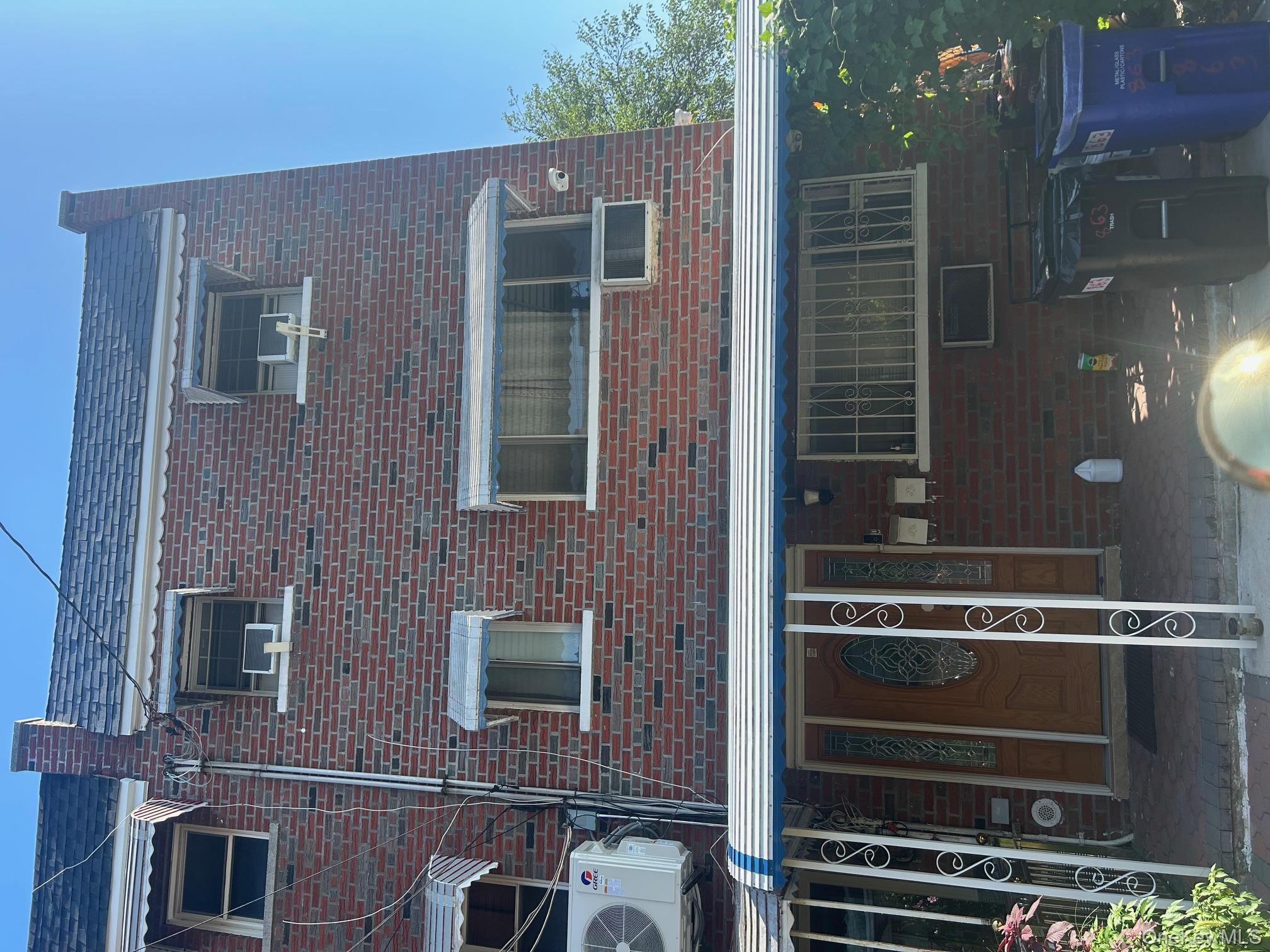 863 E 221st Street, Bronx, NY 10467