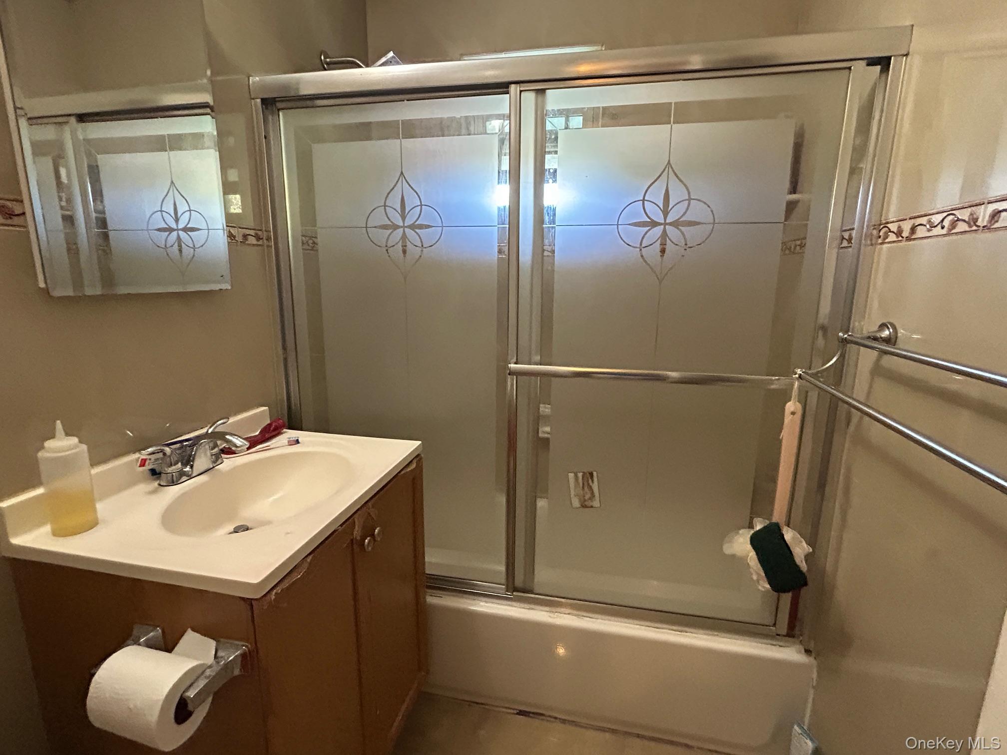 863 E 221st Street, Bronx, NY 10467