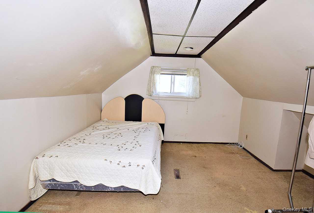 14 E Walnut Street, Central Islip, NY 11722