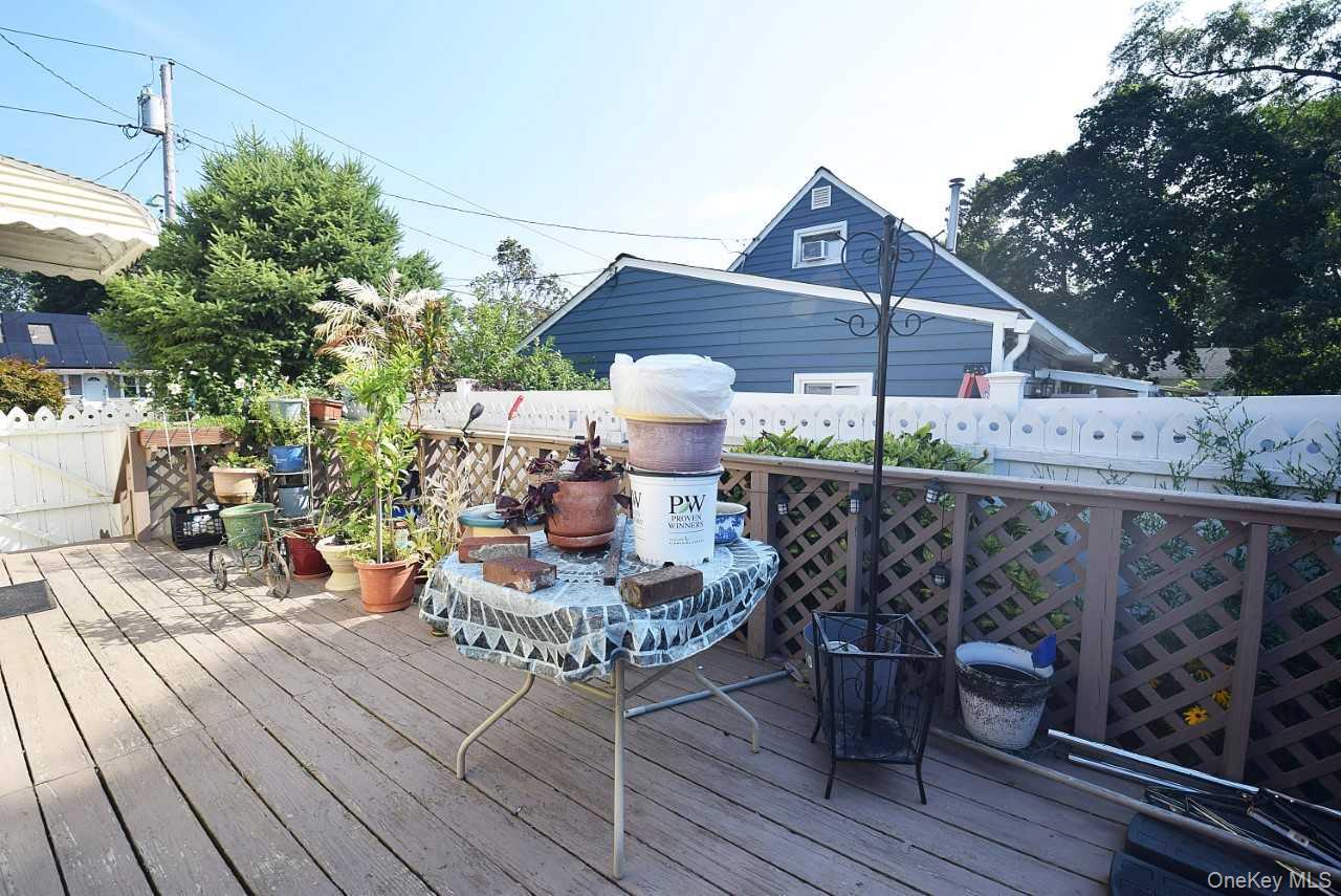 14 E Walnut Street, Central Islip, NY 11722