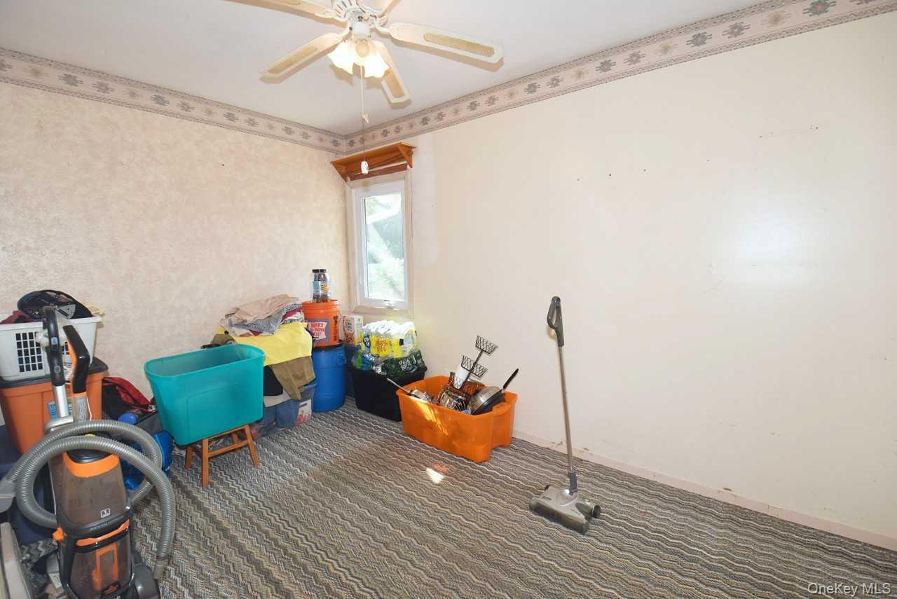 14 E Walnut Street, Central Islip, NY 11722