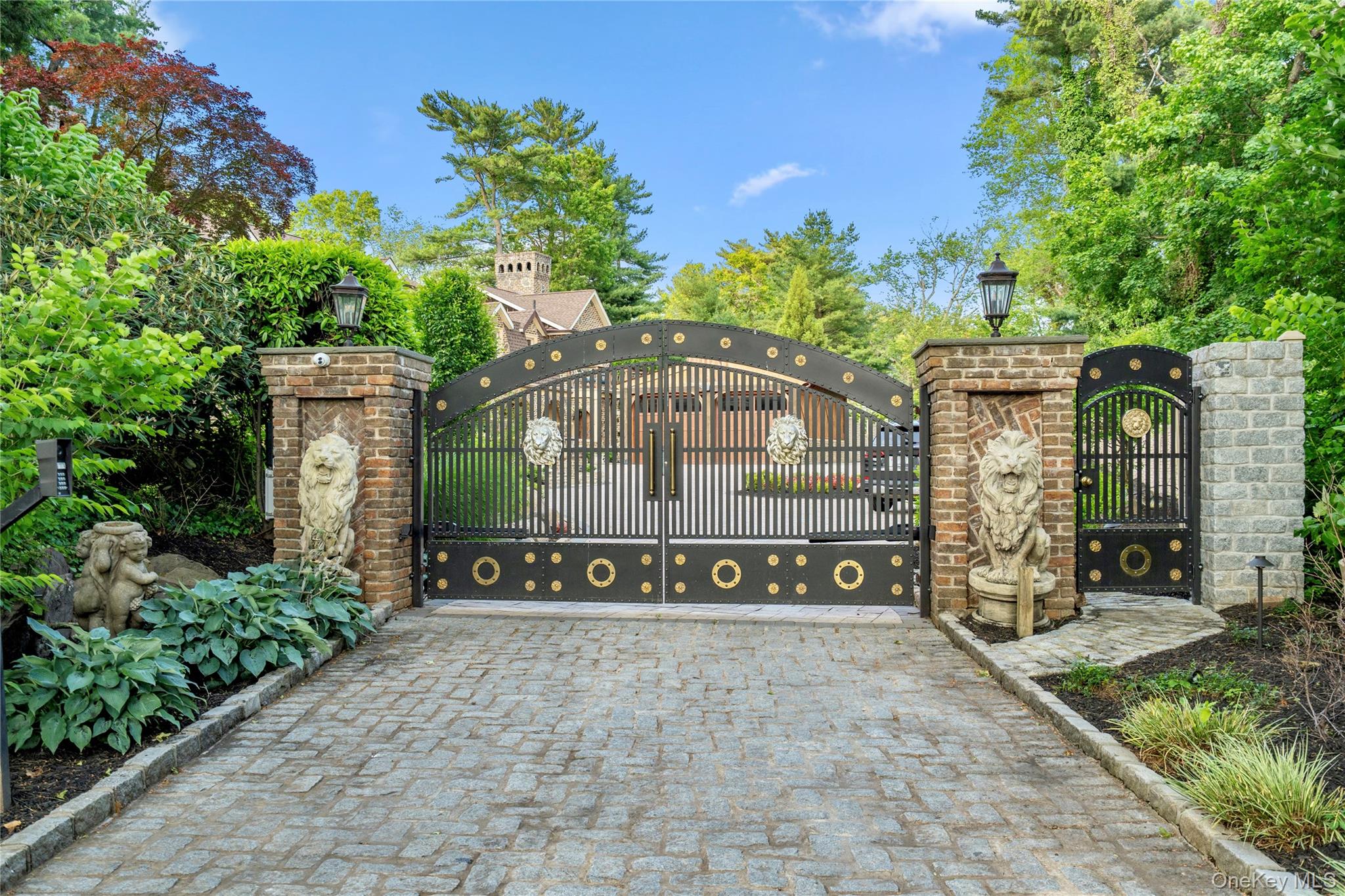 213 Guinea Woods Road, Old Westbury, NY 11568