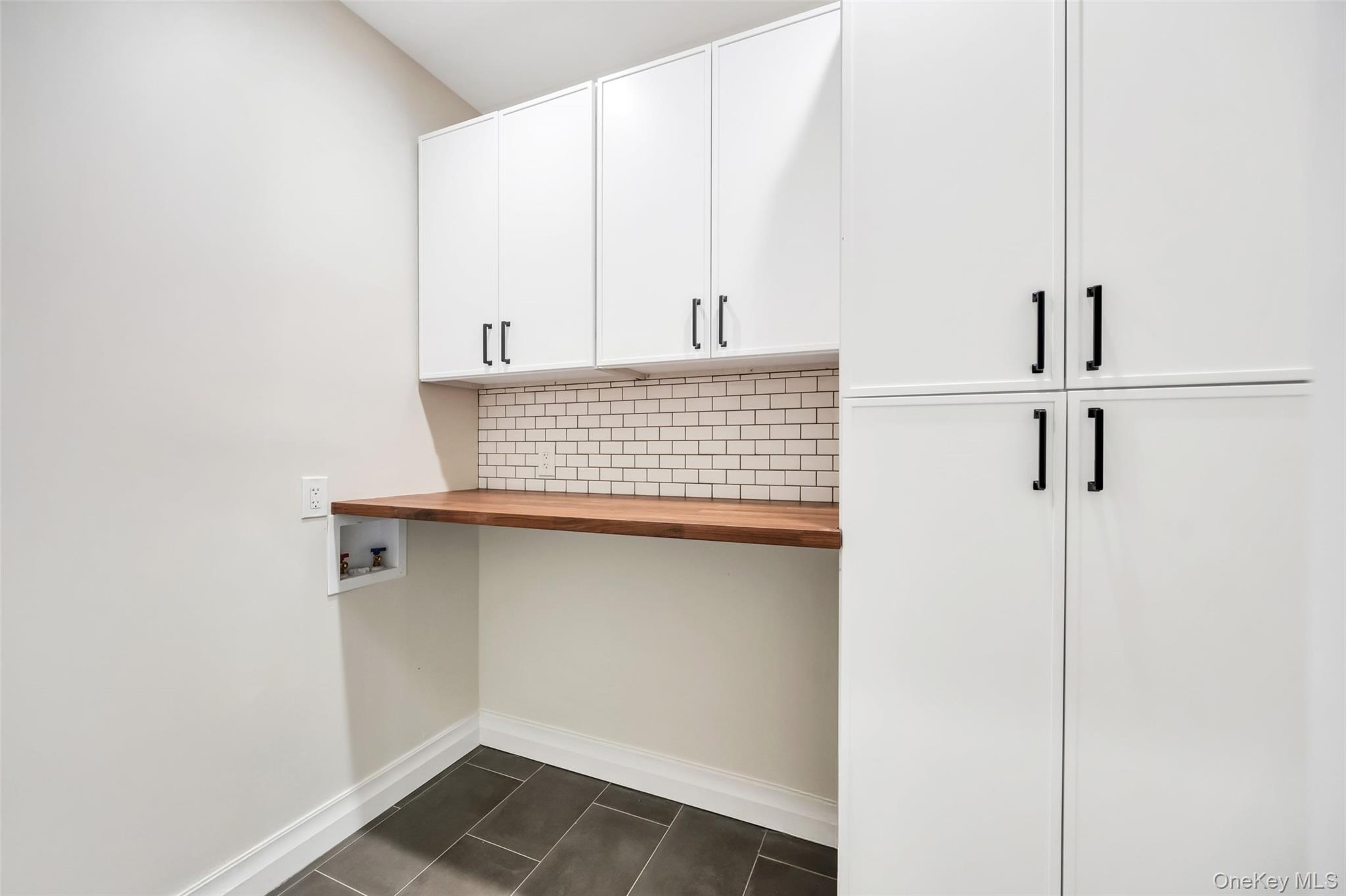 100 Root Avenue, Islip, NY 11751