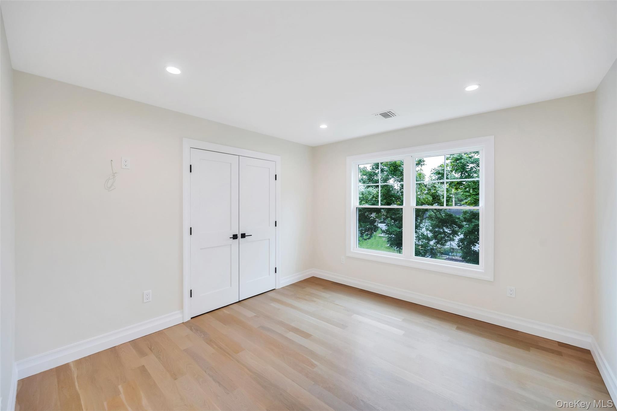 100 Root Avenue, Islip, NY 11751