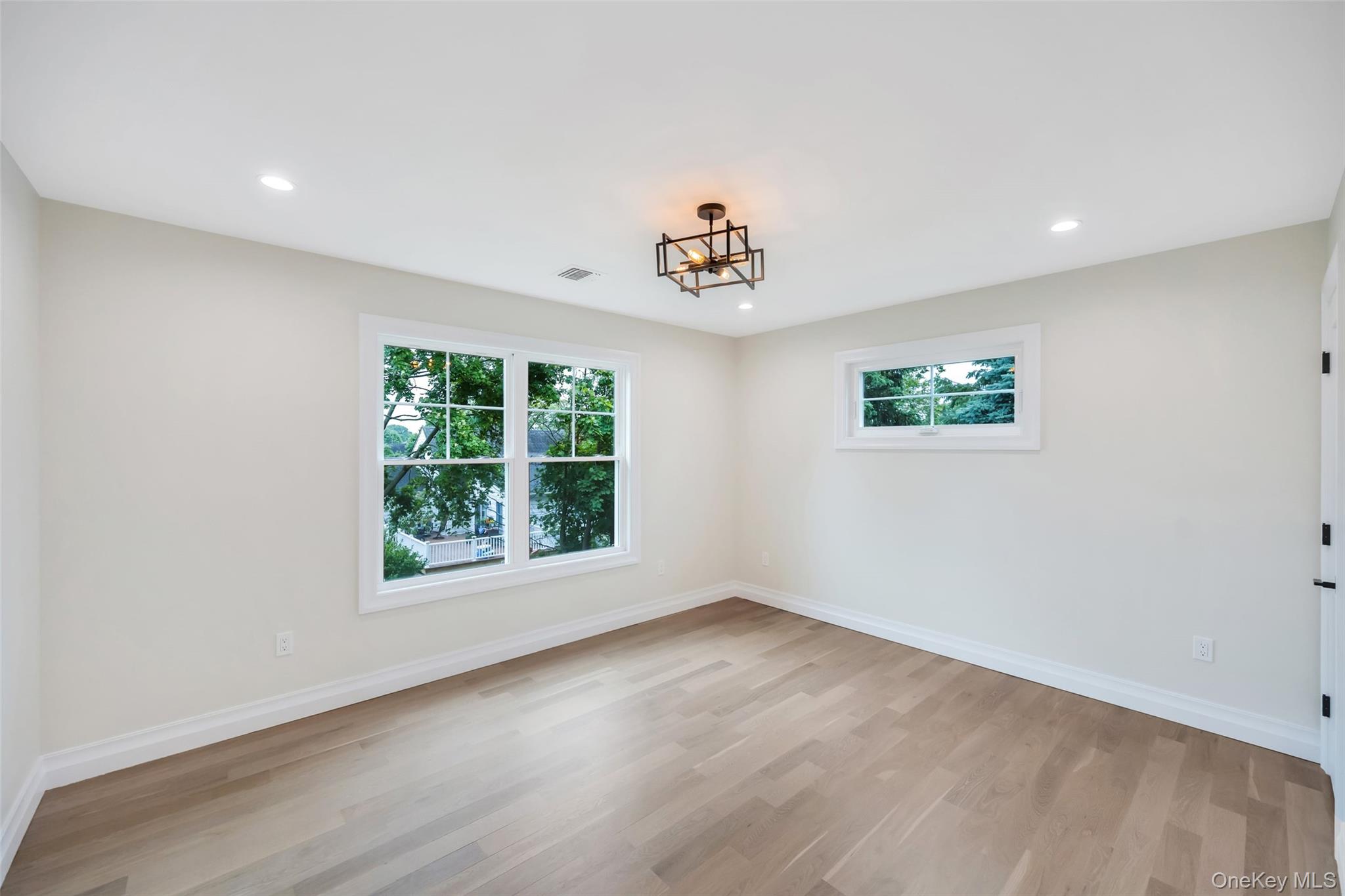 100 Root Avenue, Islip, NY 11751