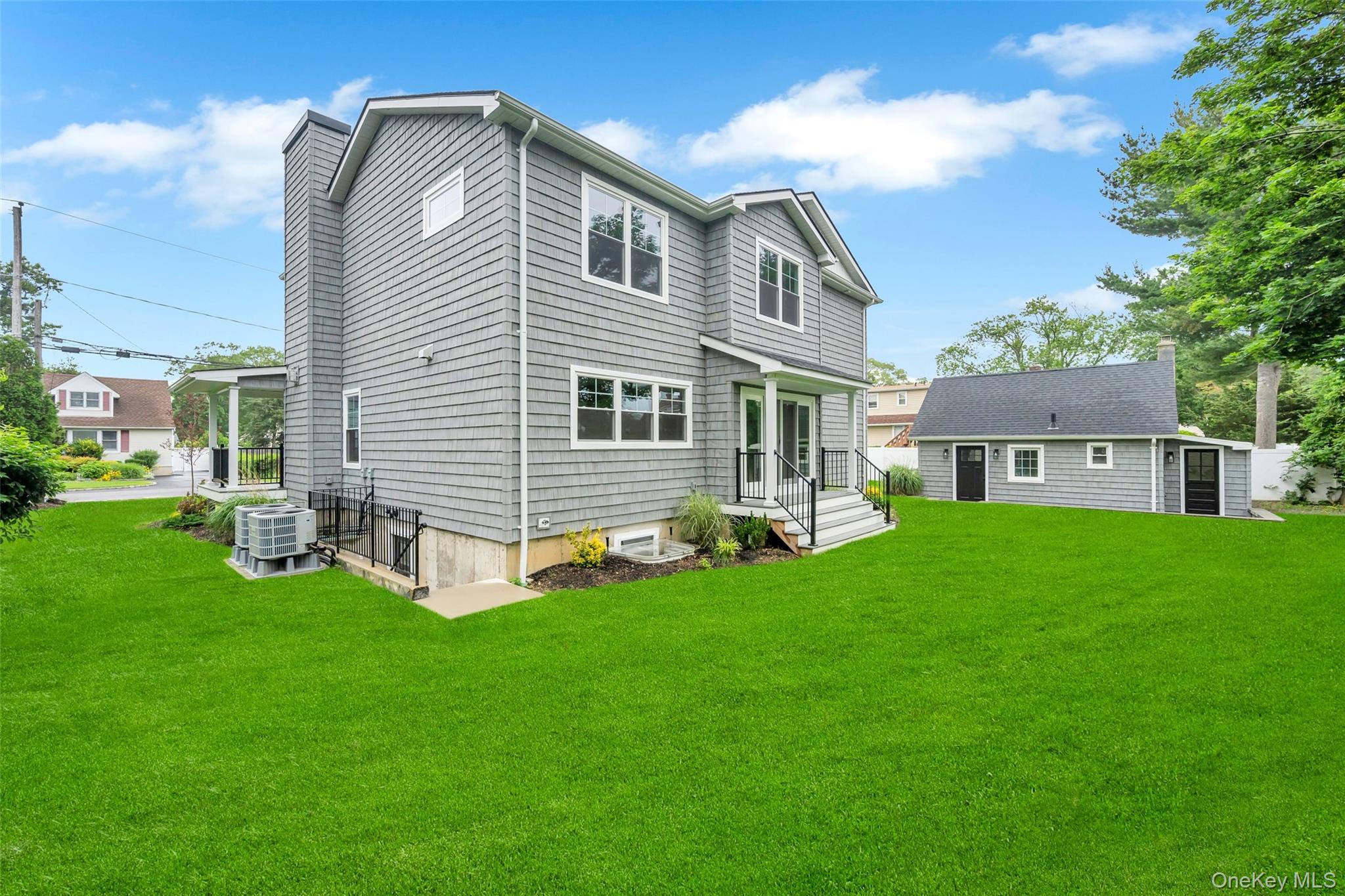 100 Root Avenue, Islip, NY 11751