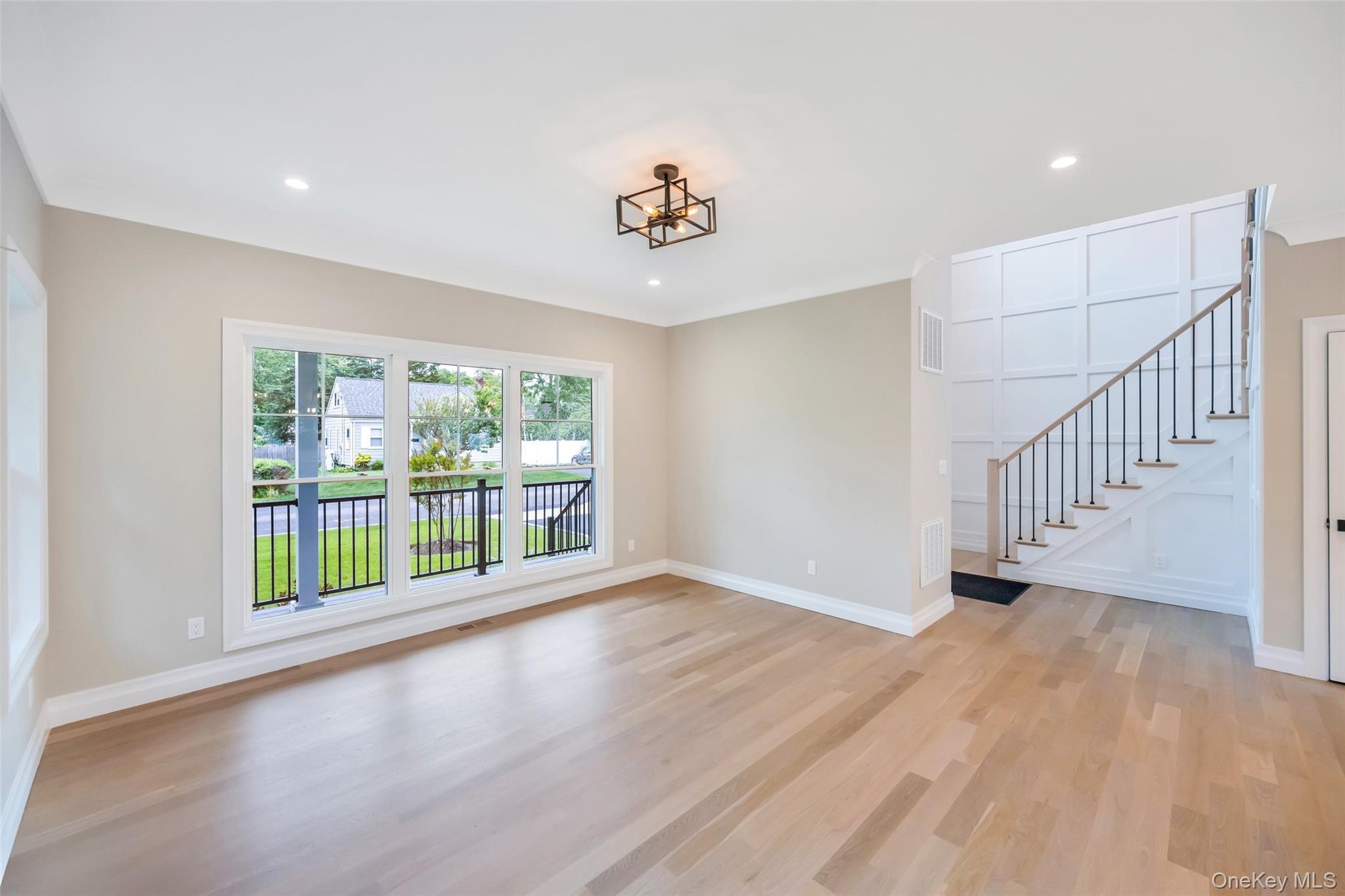 100 Root Avenue, Islip, NY 11751