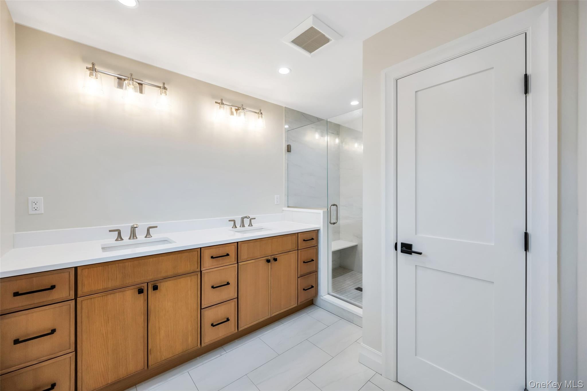 100 Root Avenue, Islip, NY 11751