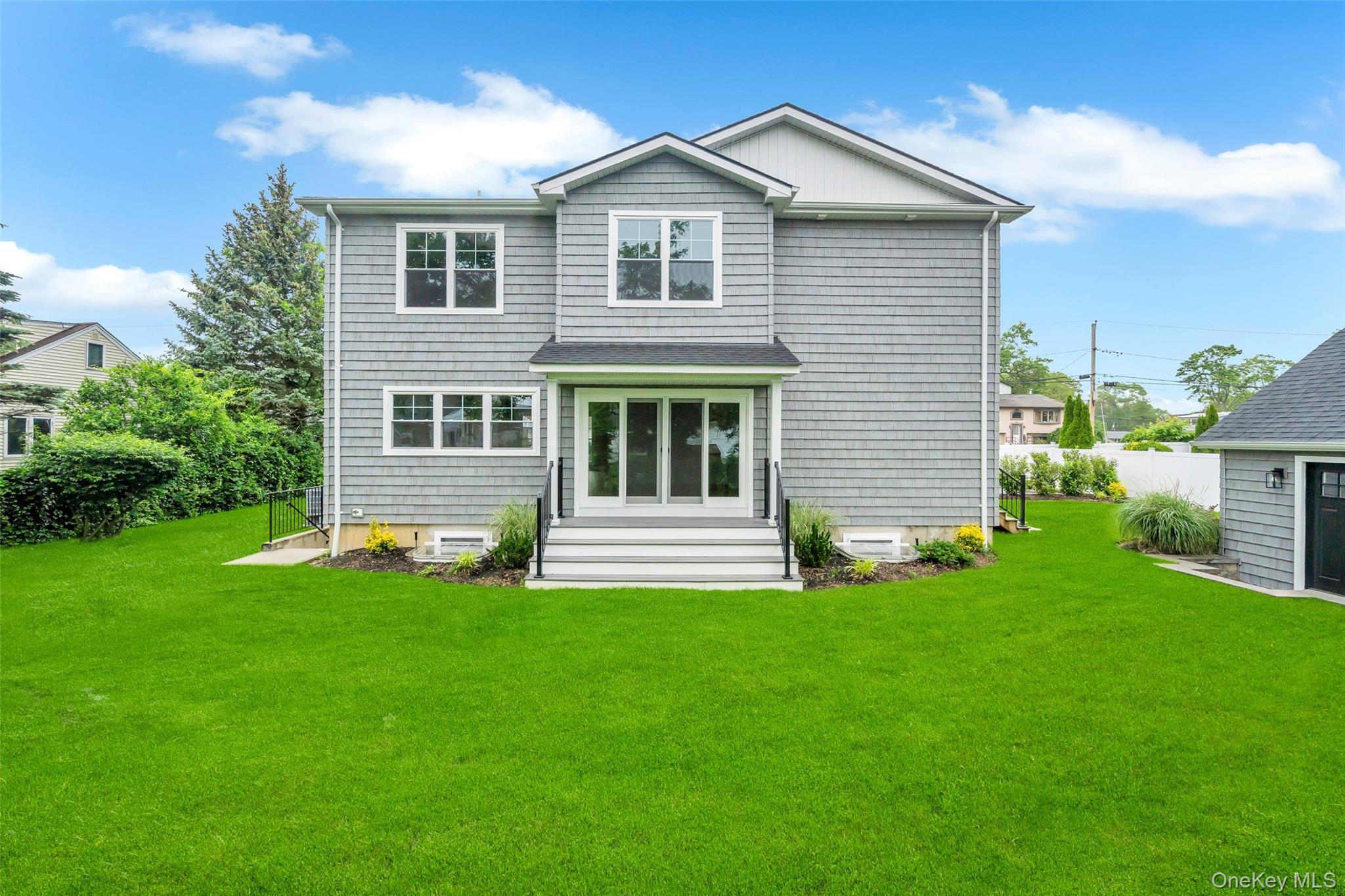 100 Root Avenue, Islip, NY 11751