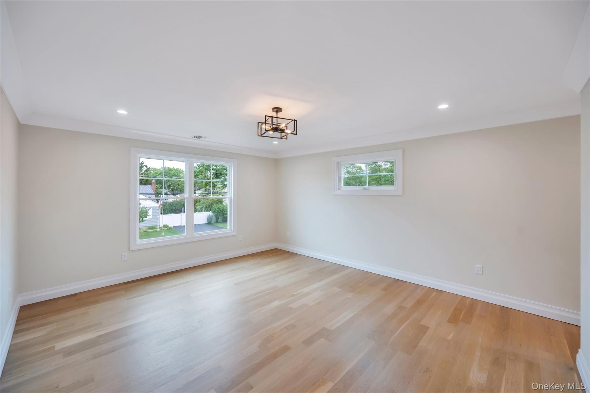 100 Root Avenue, Islip, NY 11751