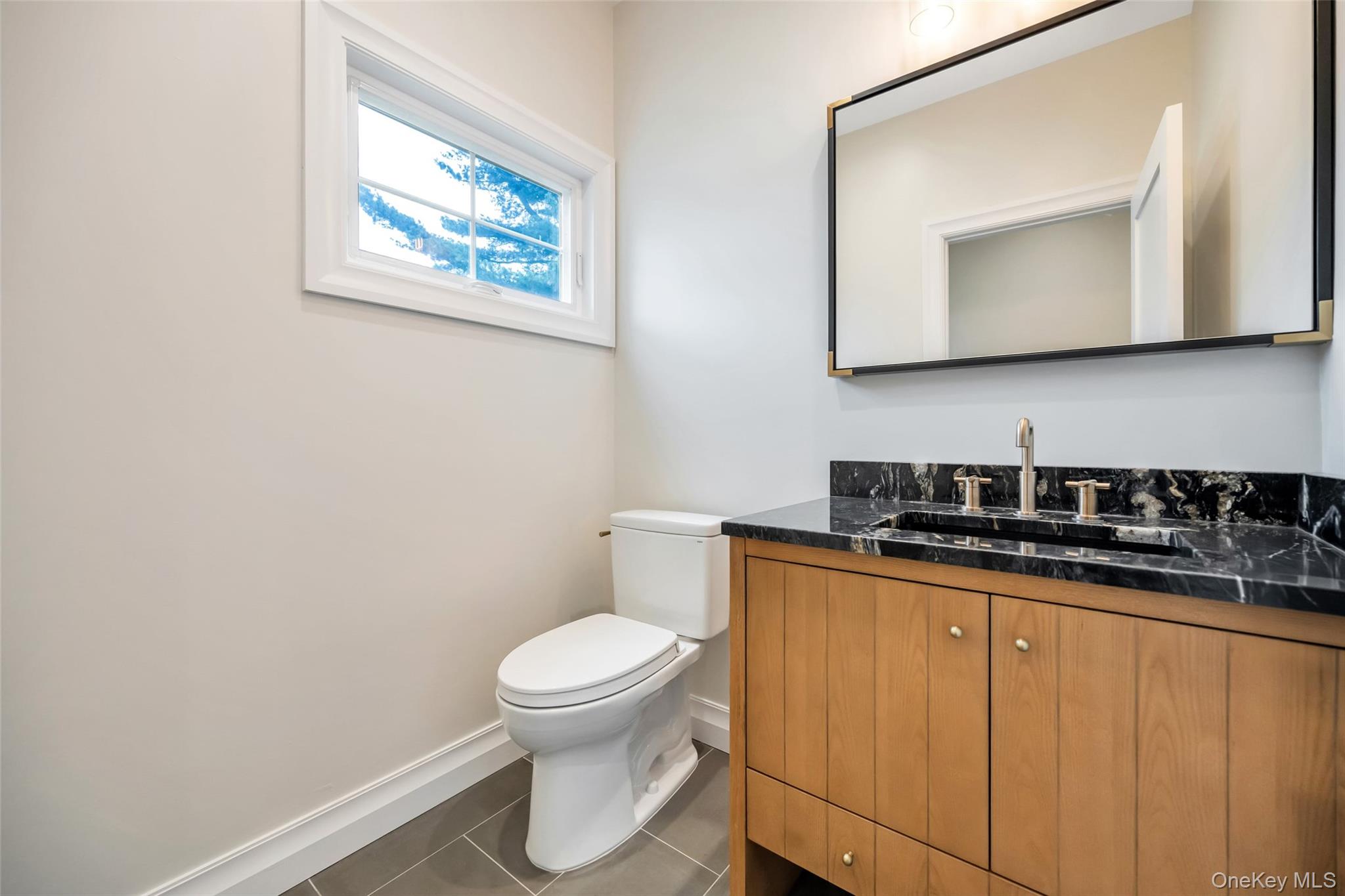 100 Root Avenue, Islip, NY 11751