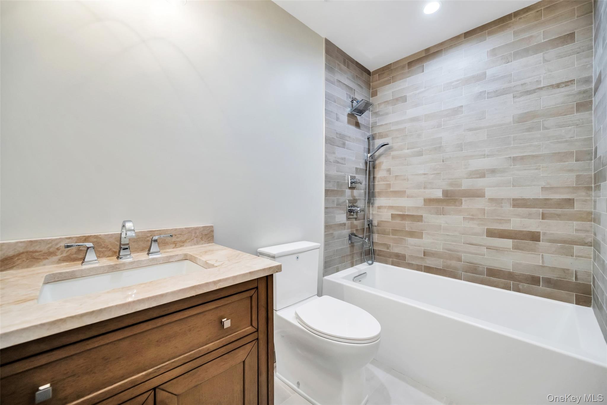 100 Root Avenue, Islip, NY 11751