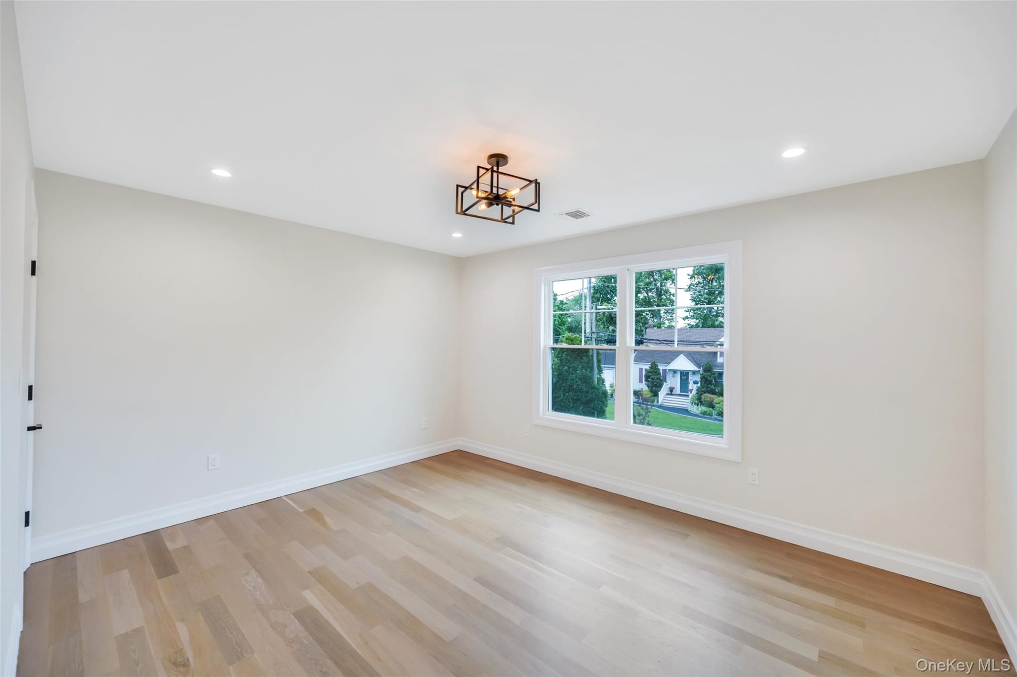 100 Root Avenue, Islip, NY 11751