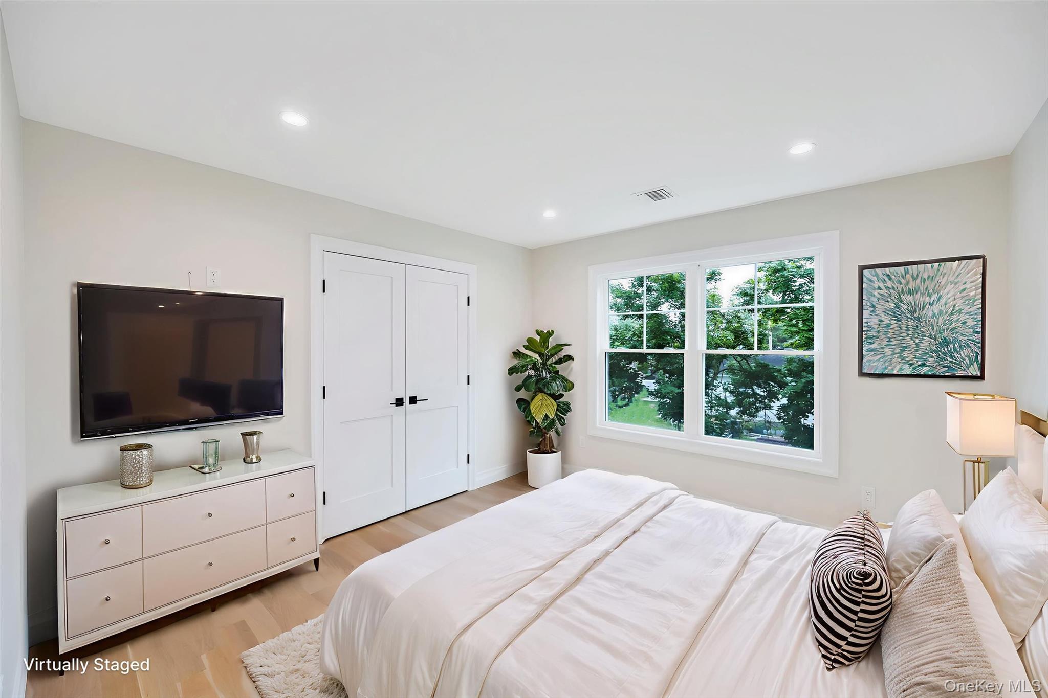 100 Root Avenue, Islip, NY 11751