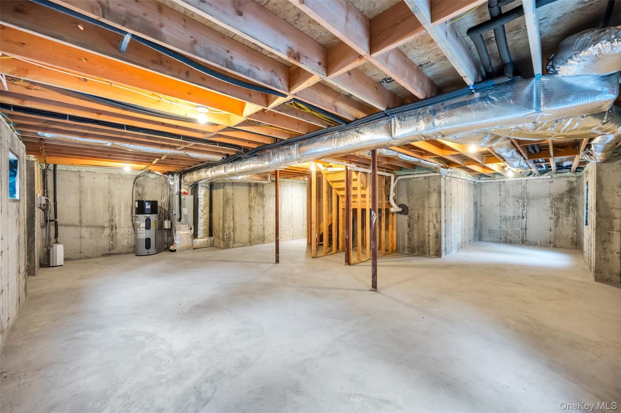 100 Root Avenue, Islip, NY 11751