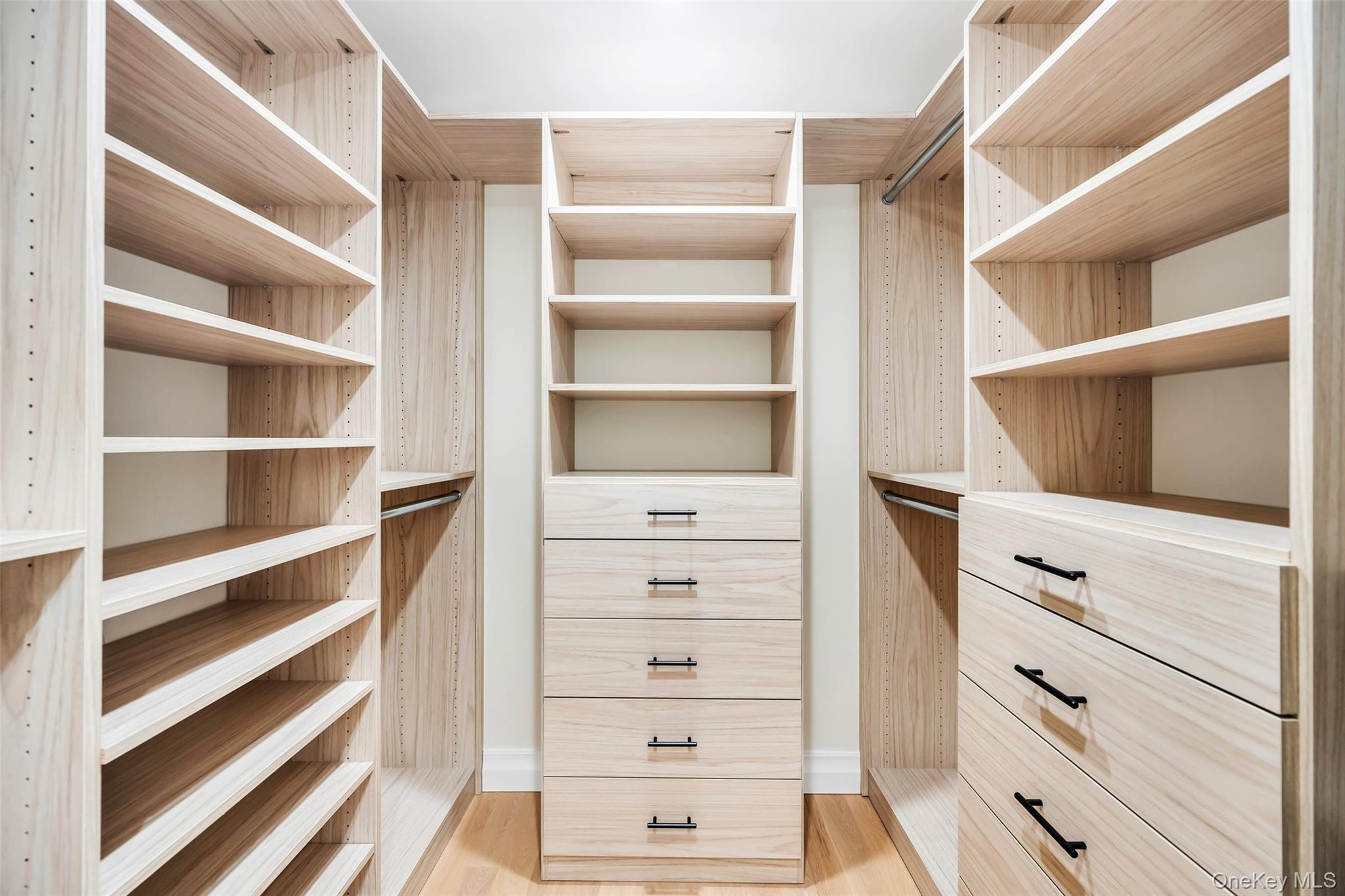 100 Root Avenue, Islip, NY 11751