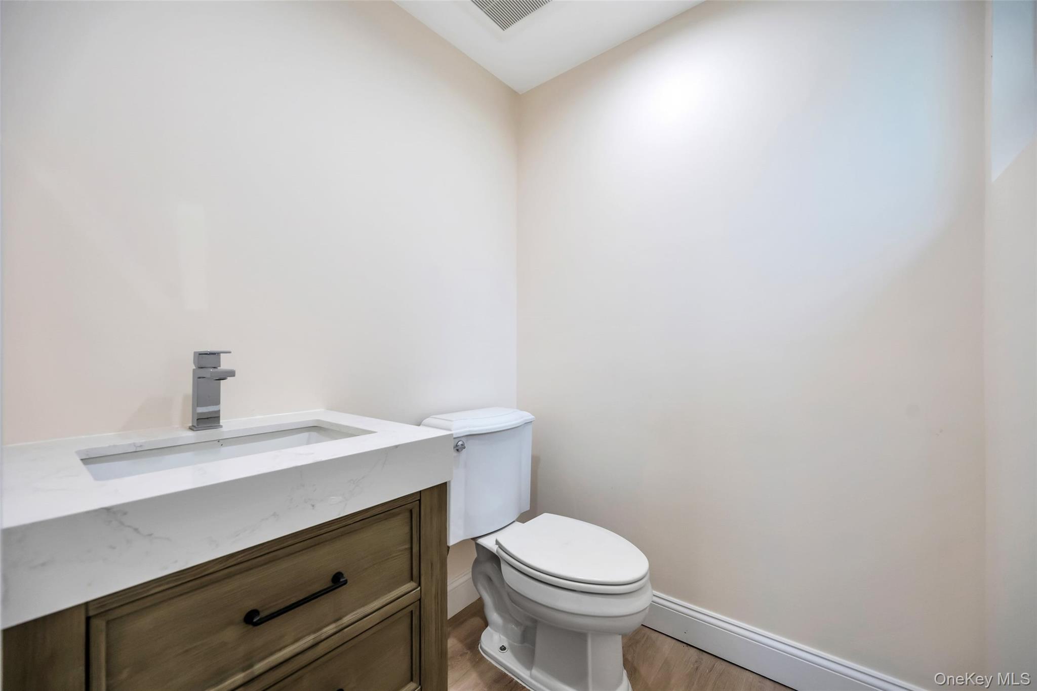 100 Root Avenue, Islip, NY 11751