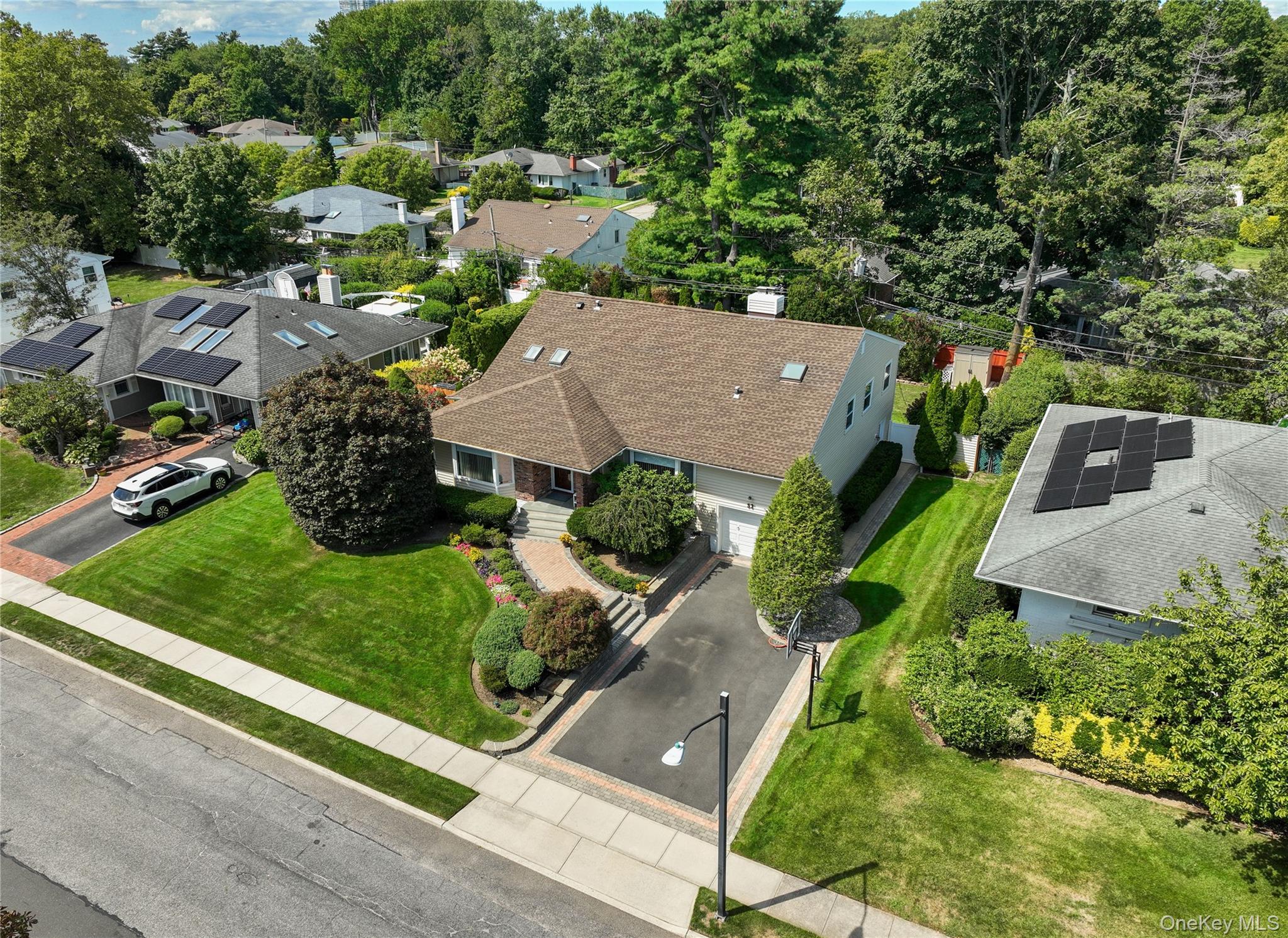 53 Hightop Lane, Jericho, NY 11753