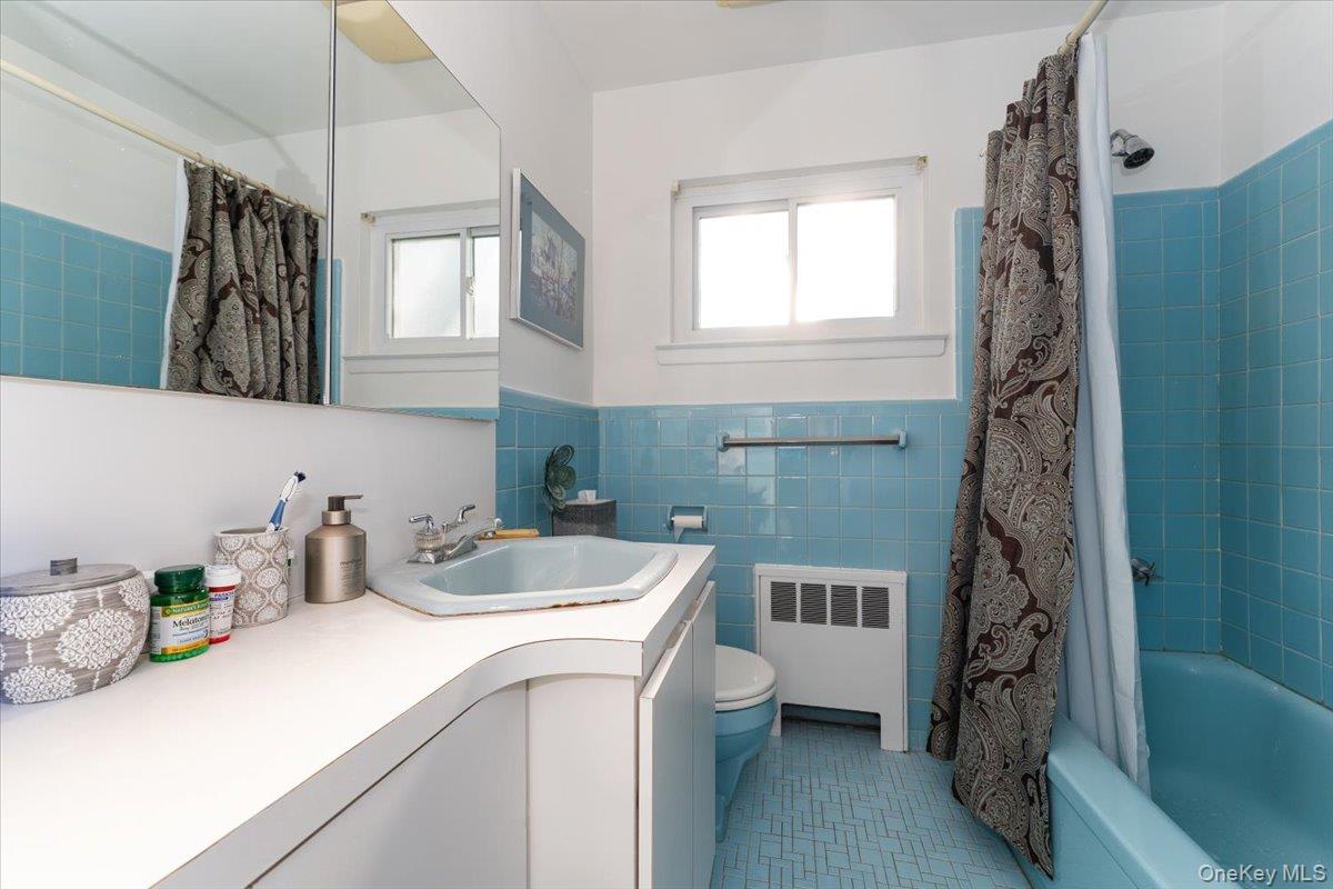 923 Woodmere Drive, North Woodmere, NY 11581