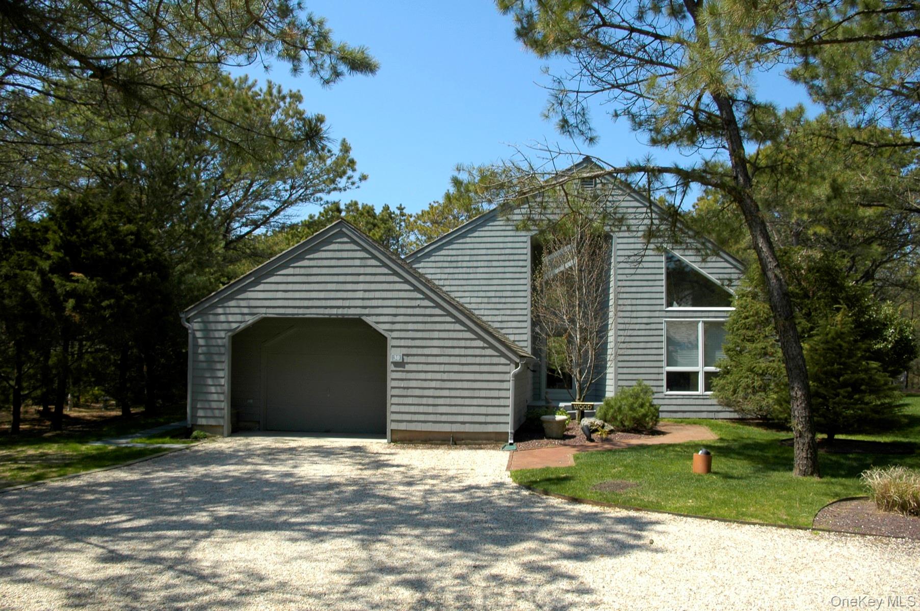 30 Huckleberry Lane, East Hampton, NY 11937