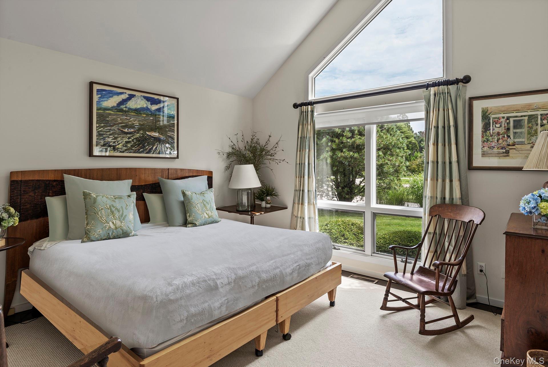 30 Huckleberry Lane, East Hampton, NY 11937