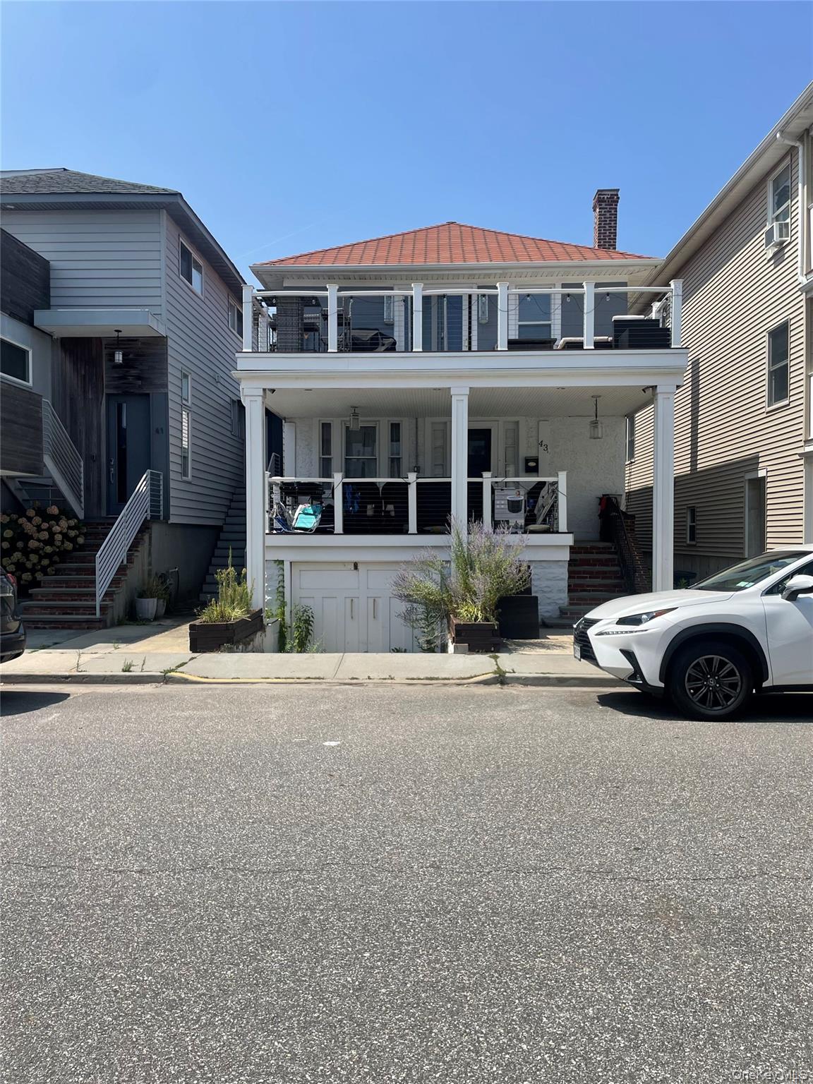 43 Georgia Avenue # upper, Long Beach, NY 11561