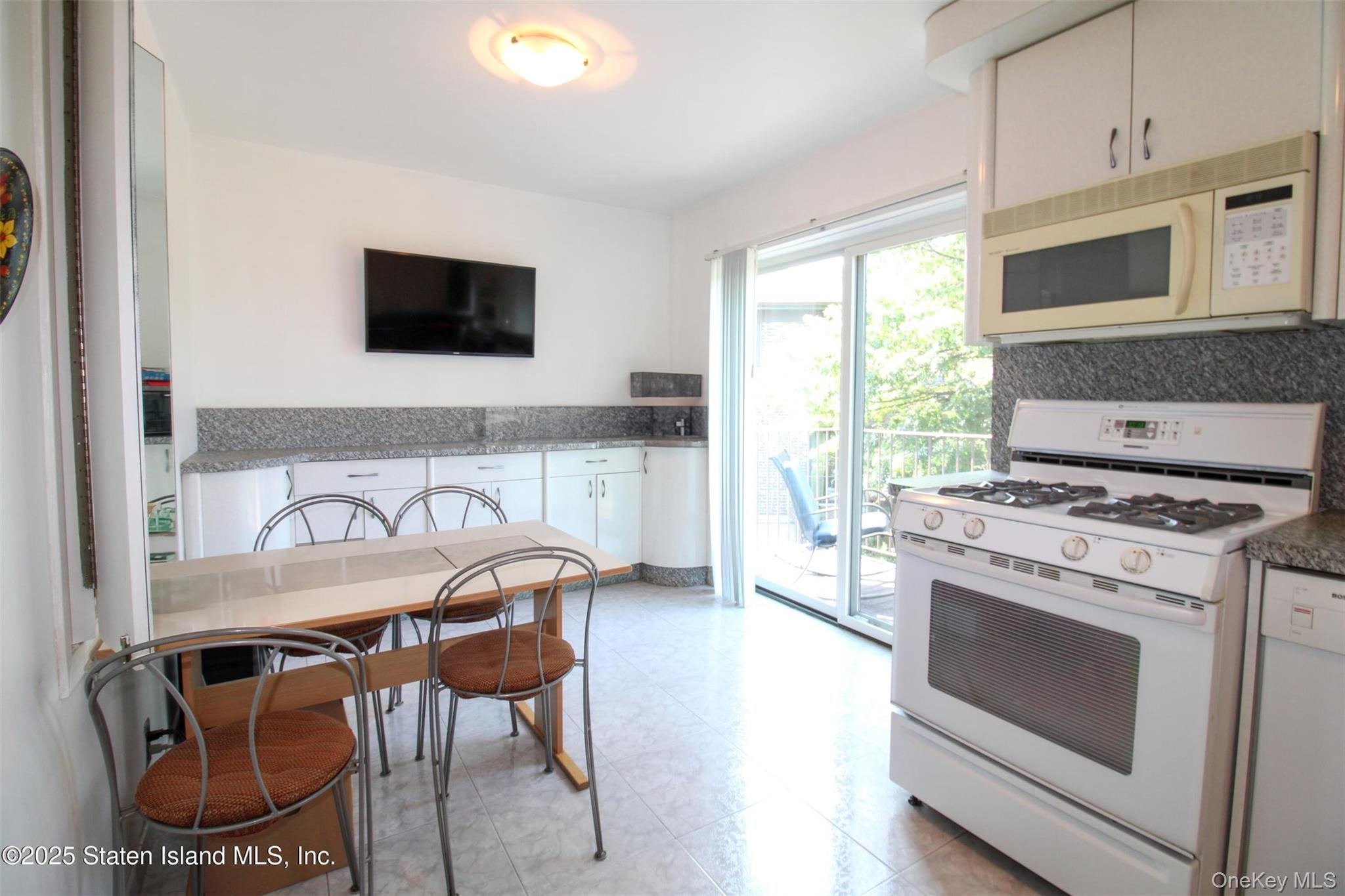 42 Narrows Road S S, Staten Island, NY 10305