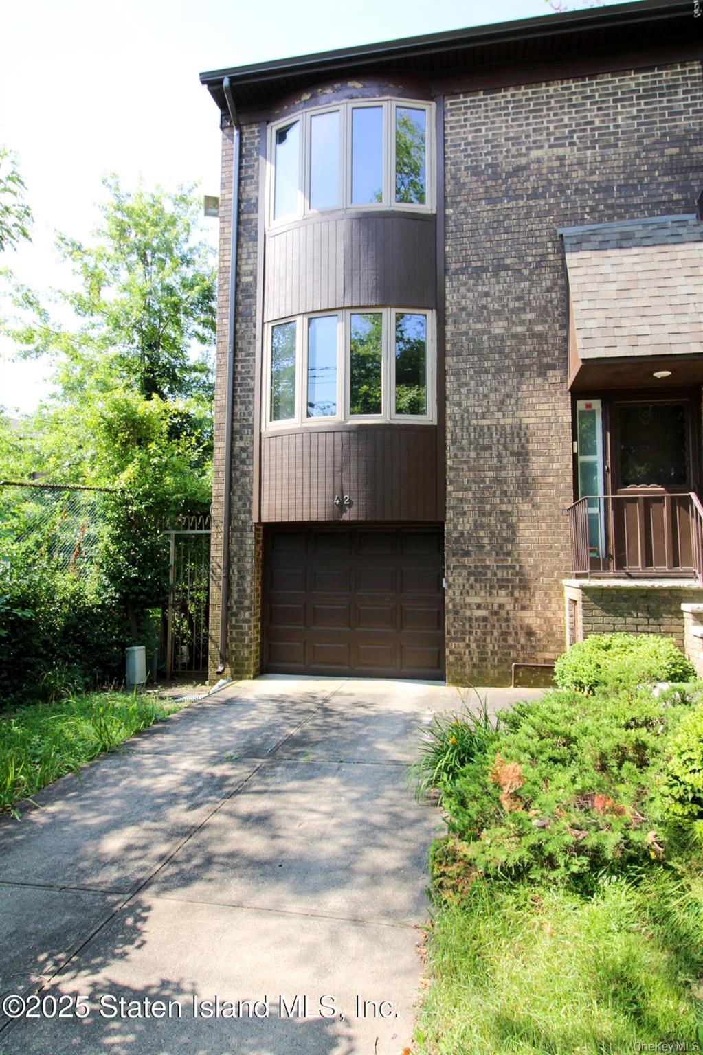 42 Narrows Road S S, Staten Island, NY 10305