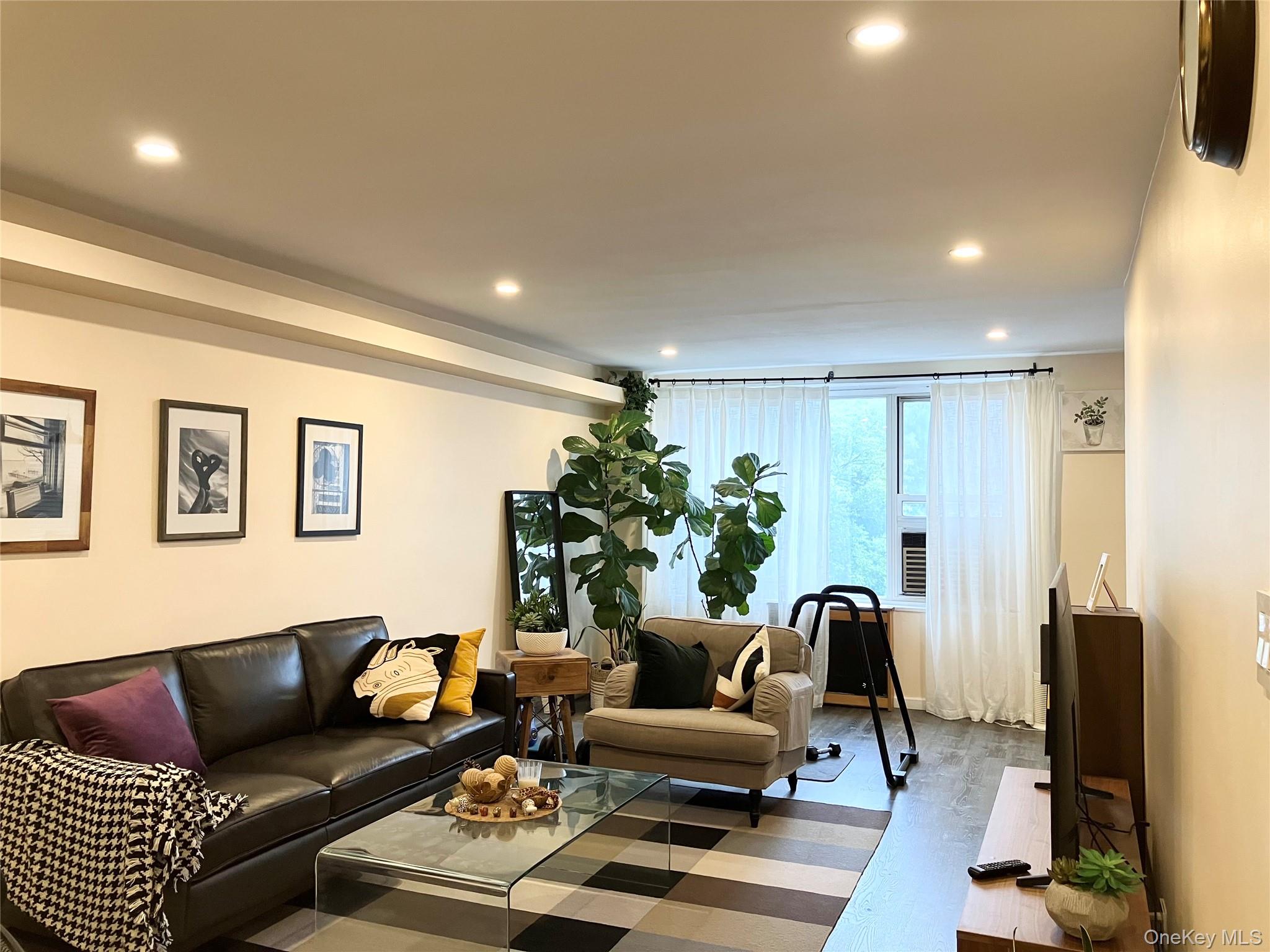 20915 18th Avenue # 3E, Bayside, NY 11360