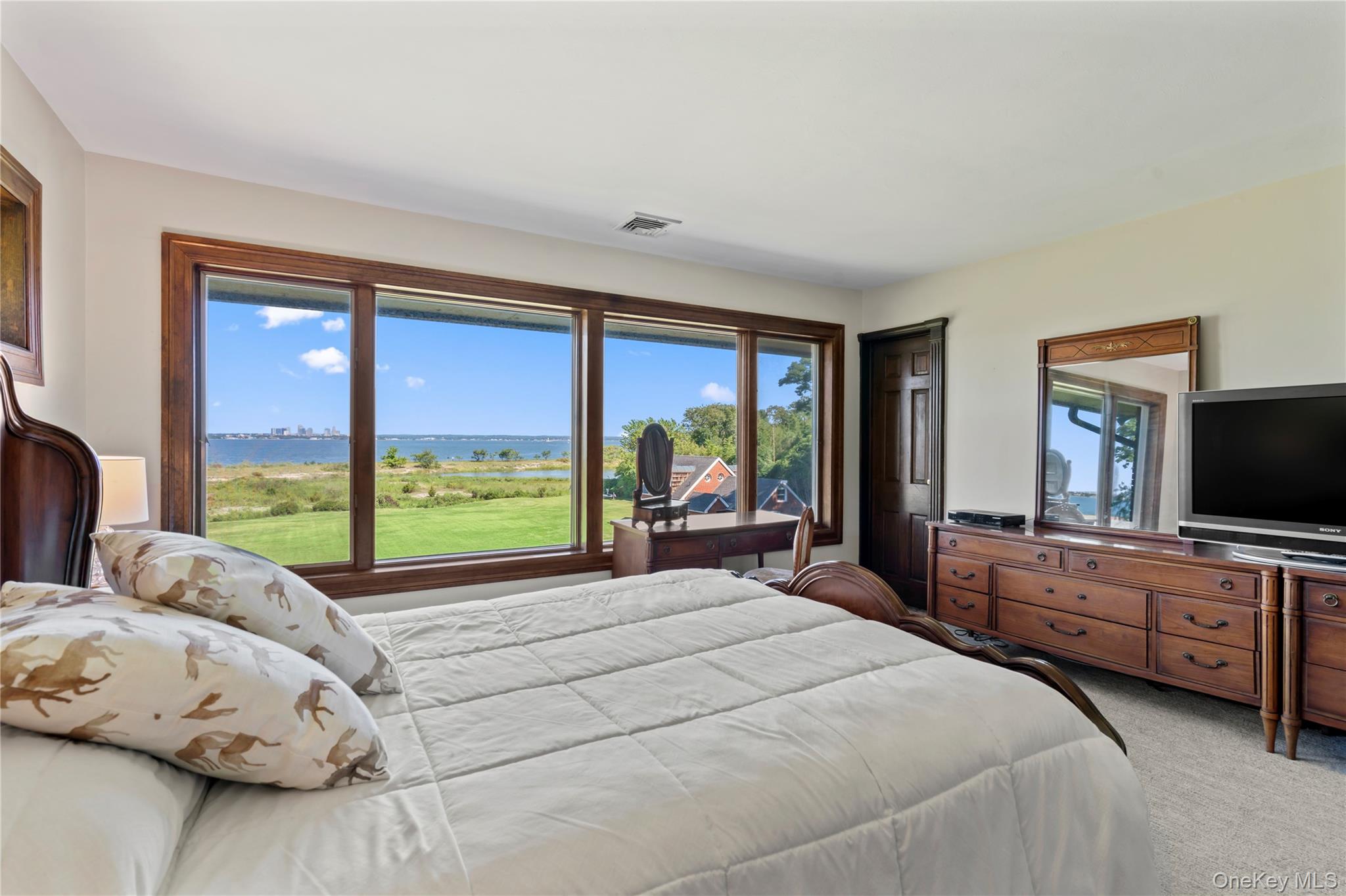 22 Messenger Lane, Sands Point, NY 11050