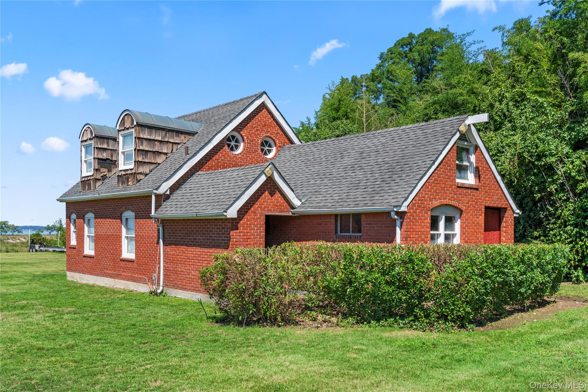 22 Messenger Lane, Sands Point, NY 11050