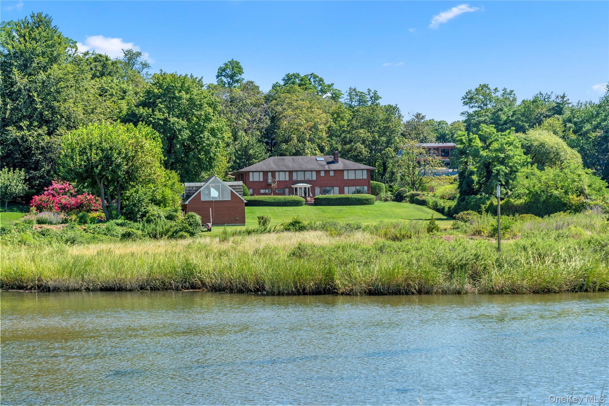 22 Messenger Lane, Sands Point, NY 11050