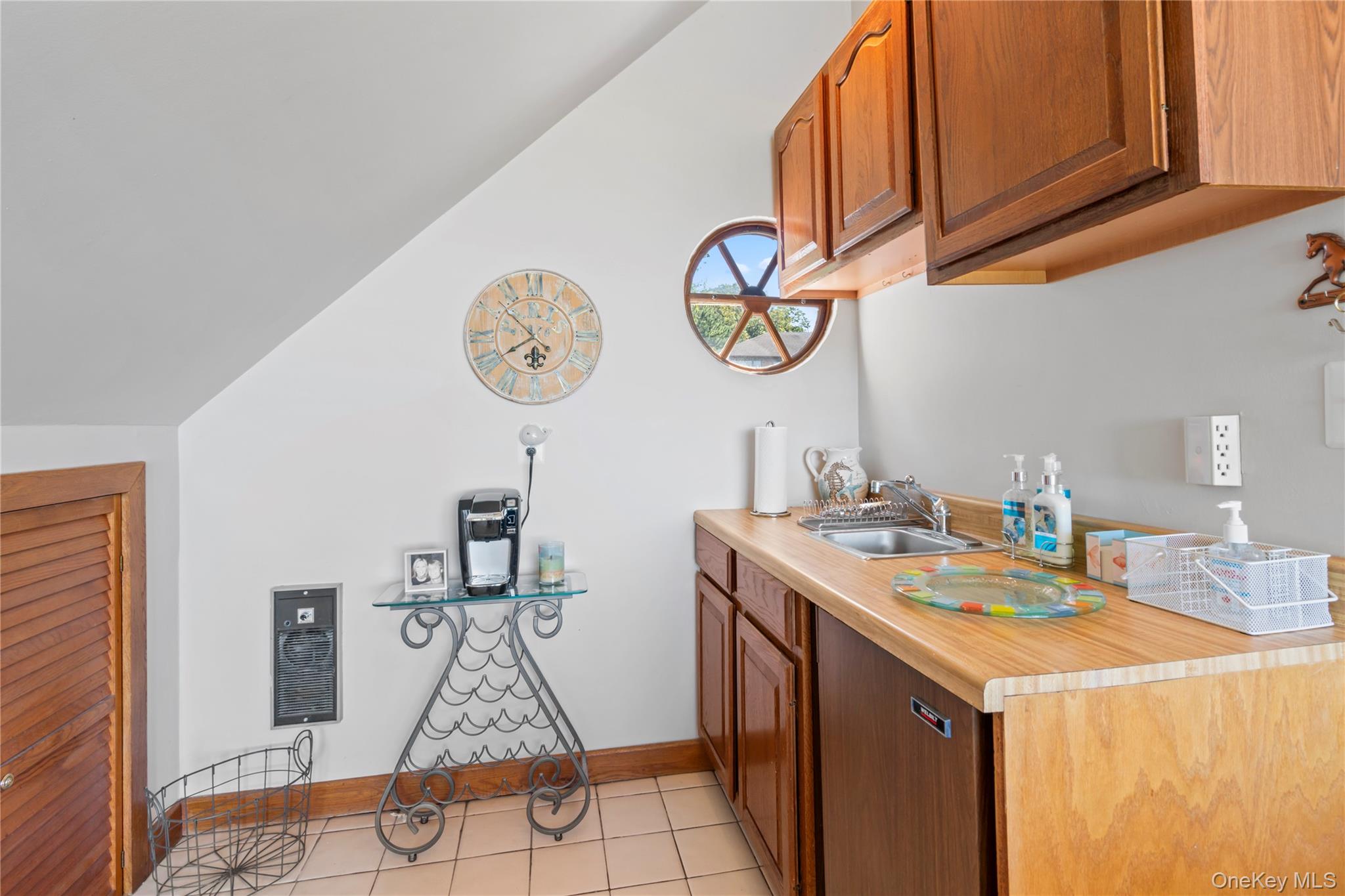 22 Messenger Lane, Sands Point, NY 11050