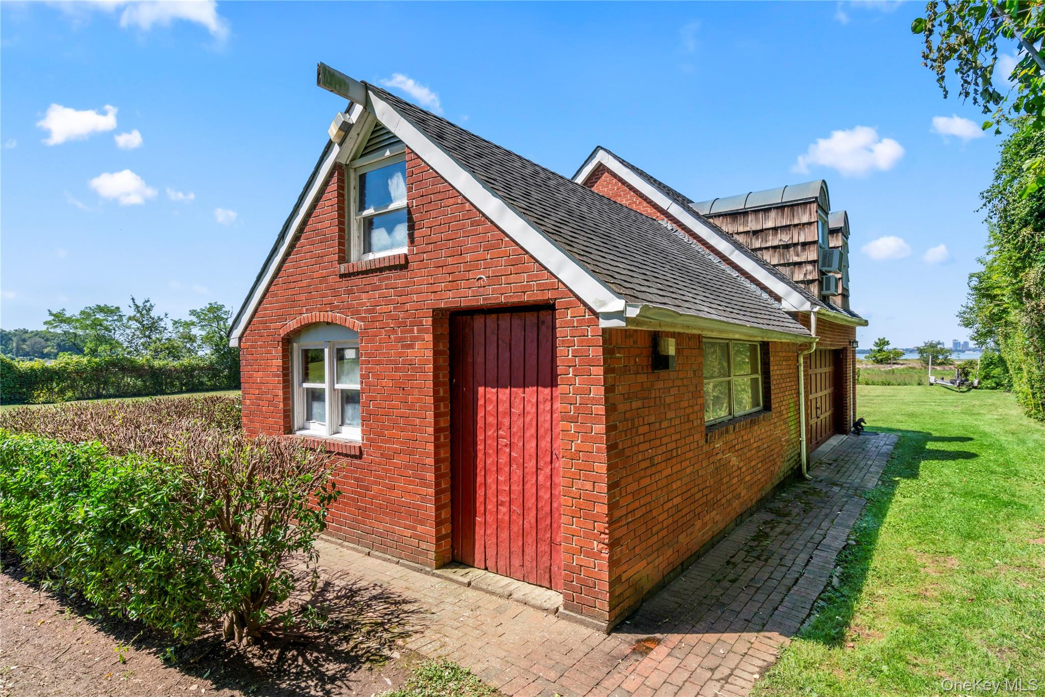 22 Messenger Lane, Sands Point, NY 11050