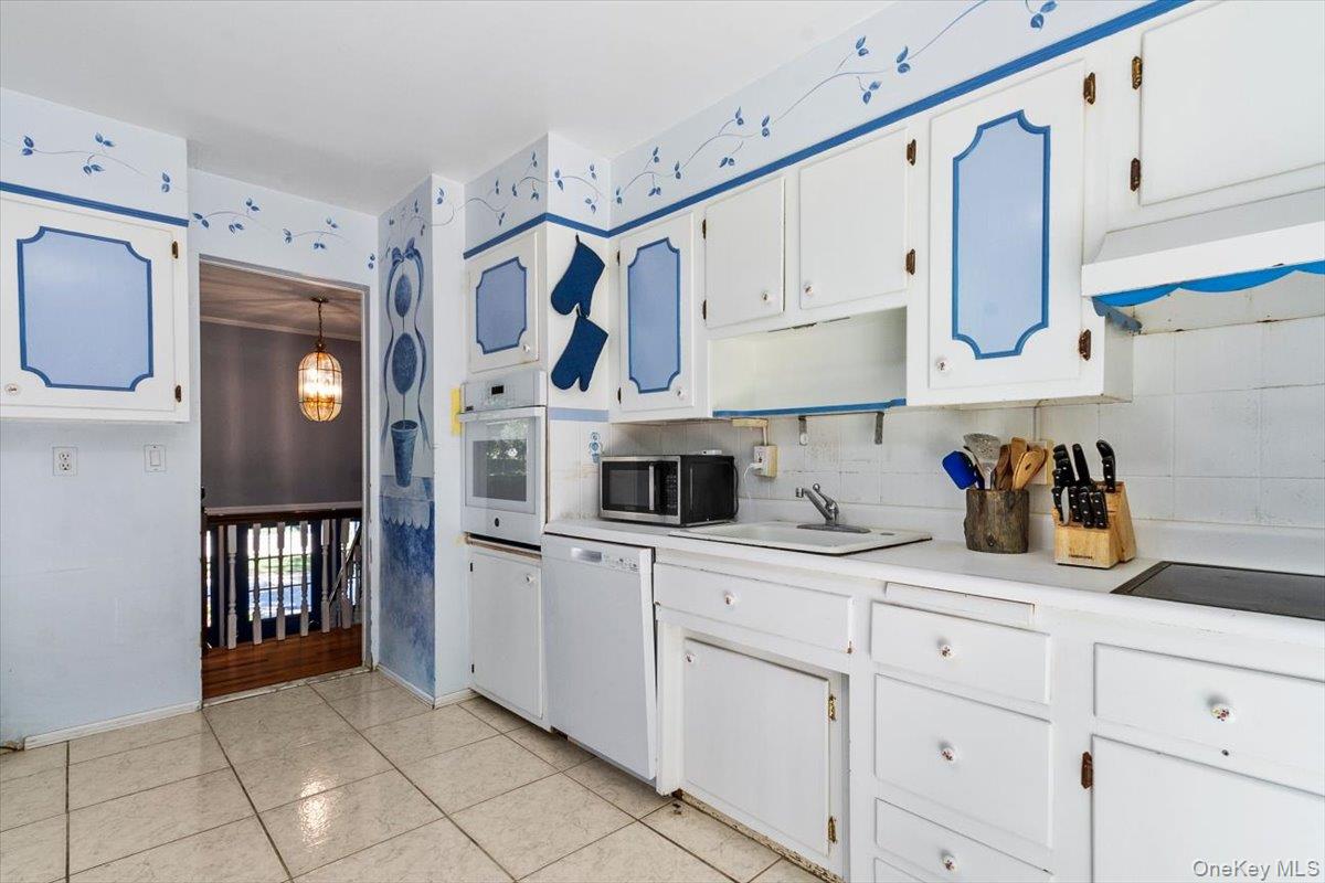 1 Emerald Lane, Mahopac, NY 10541