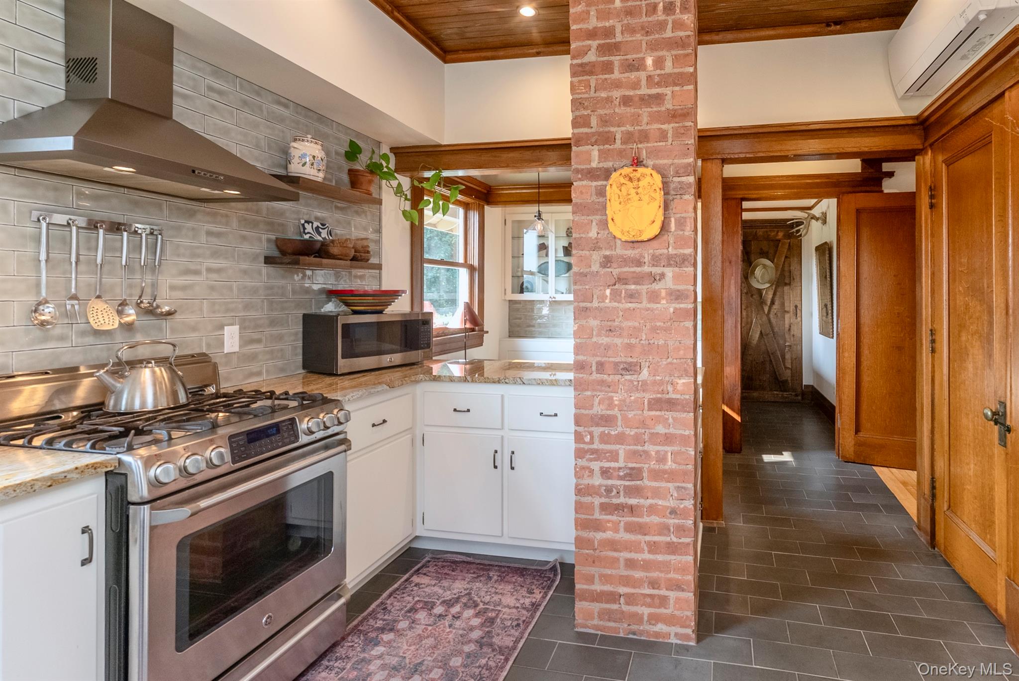 108 Latham Circle, Saugerties, NY 12477