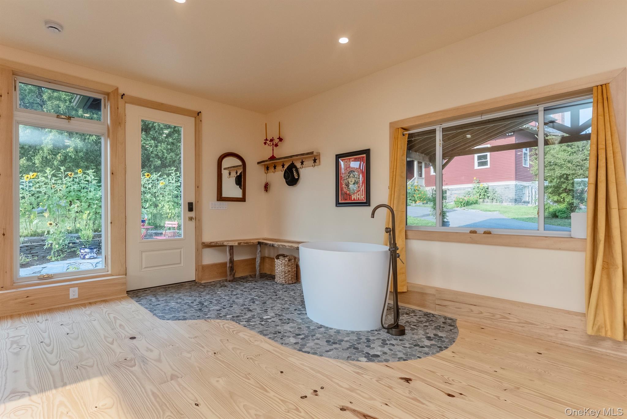 108 Latham Circle, Saugerties, NY 12477