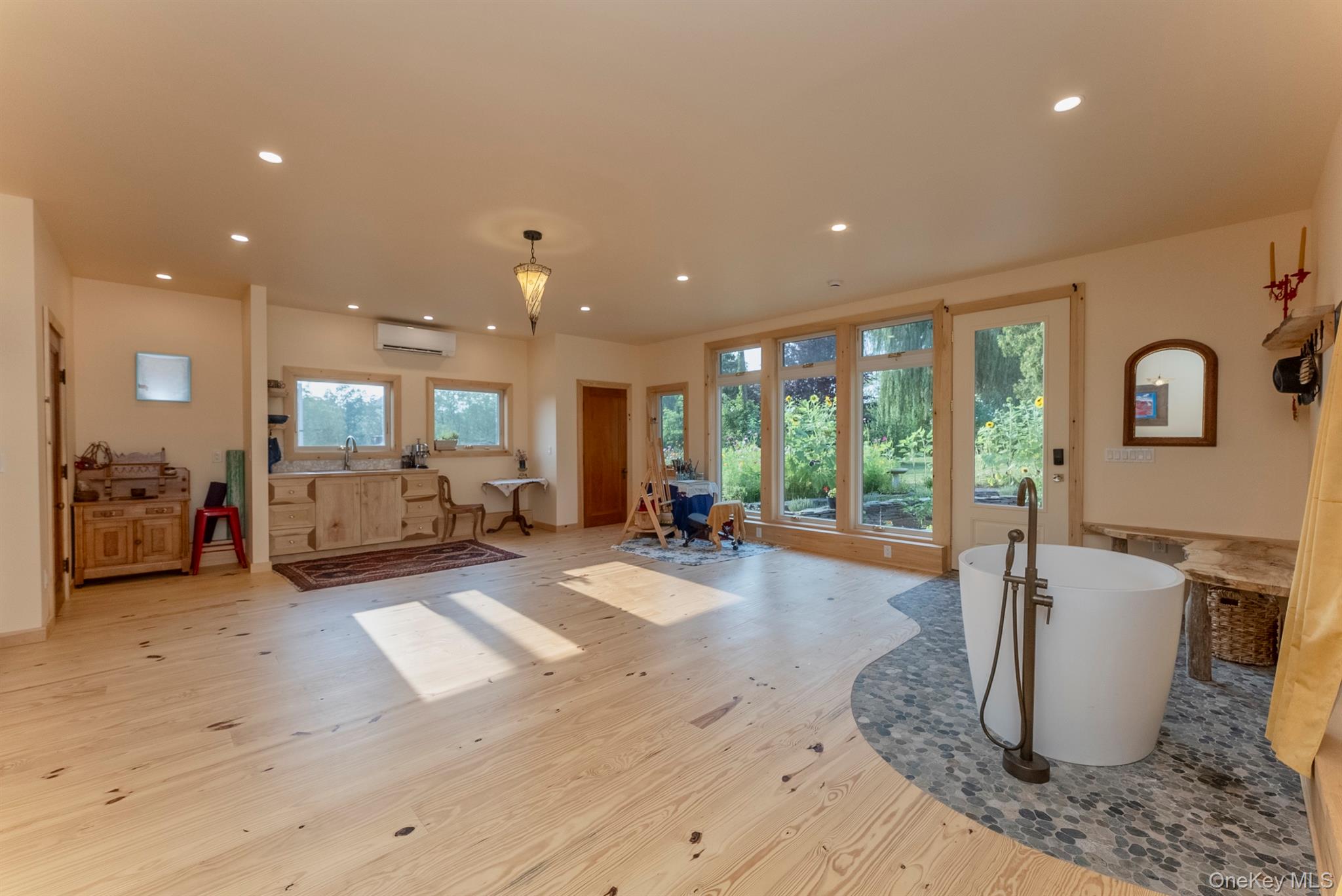 108 Latham Circle, Saugerties, NY 12477