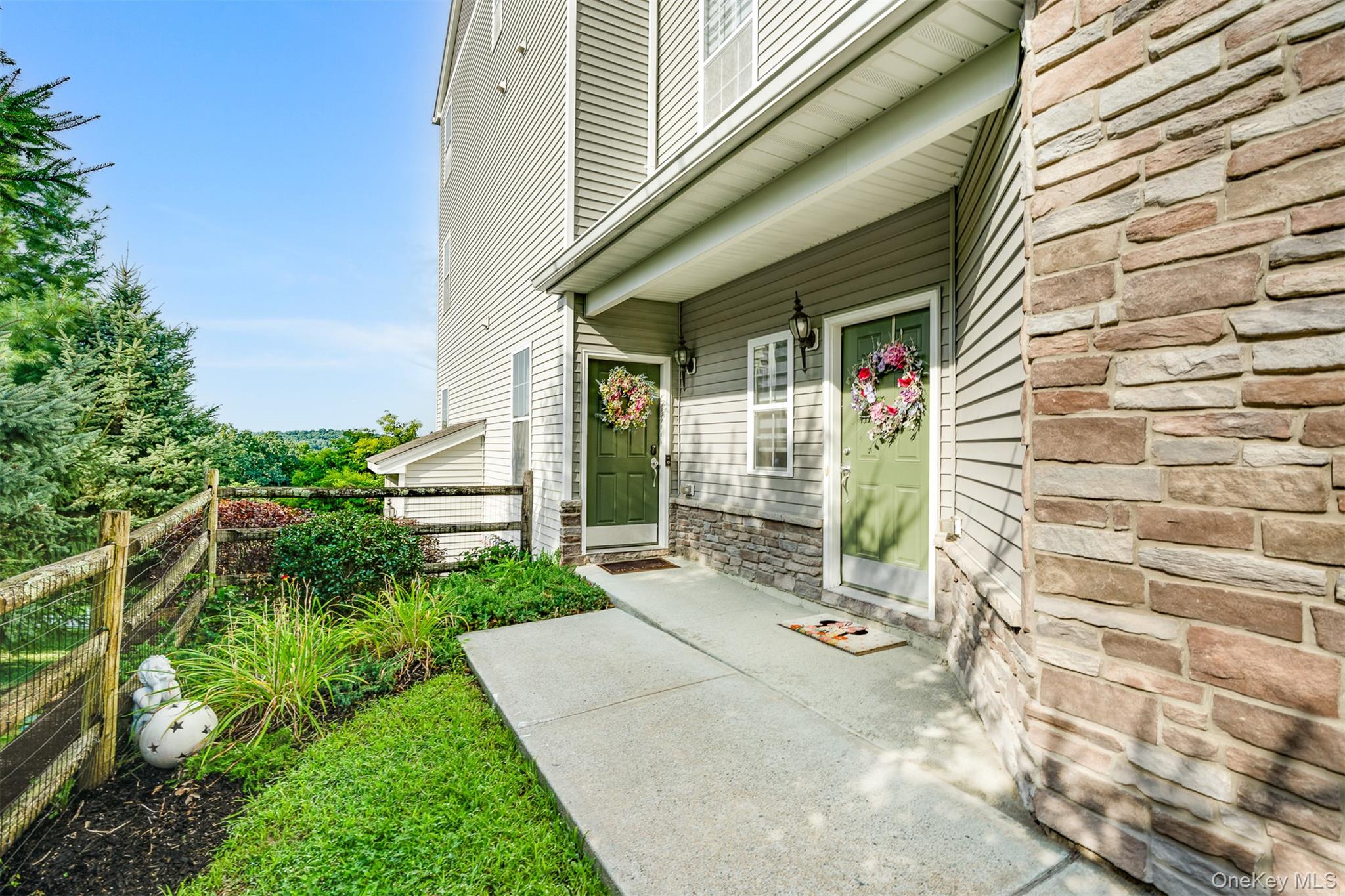 1721 Hawthorn Way, New Windsor, NY 12553