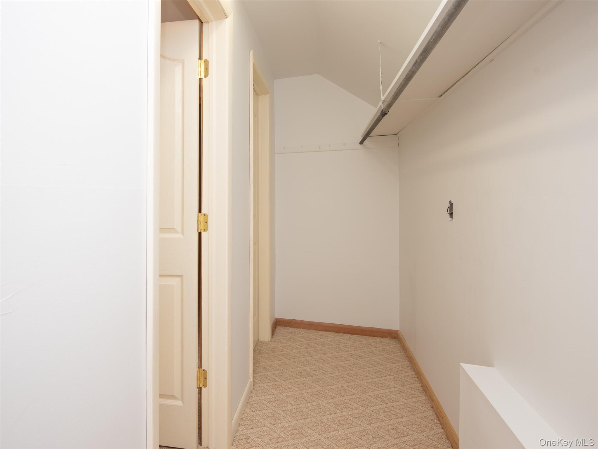 159 Oakview Avenue, Farmingdale, NY 11735