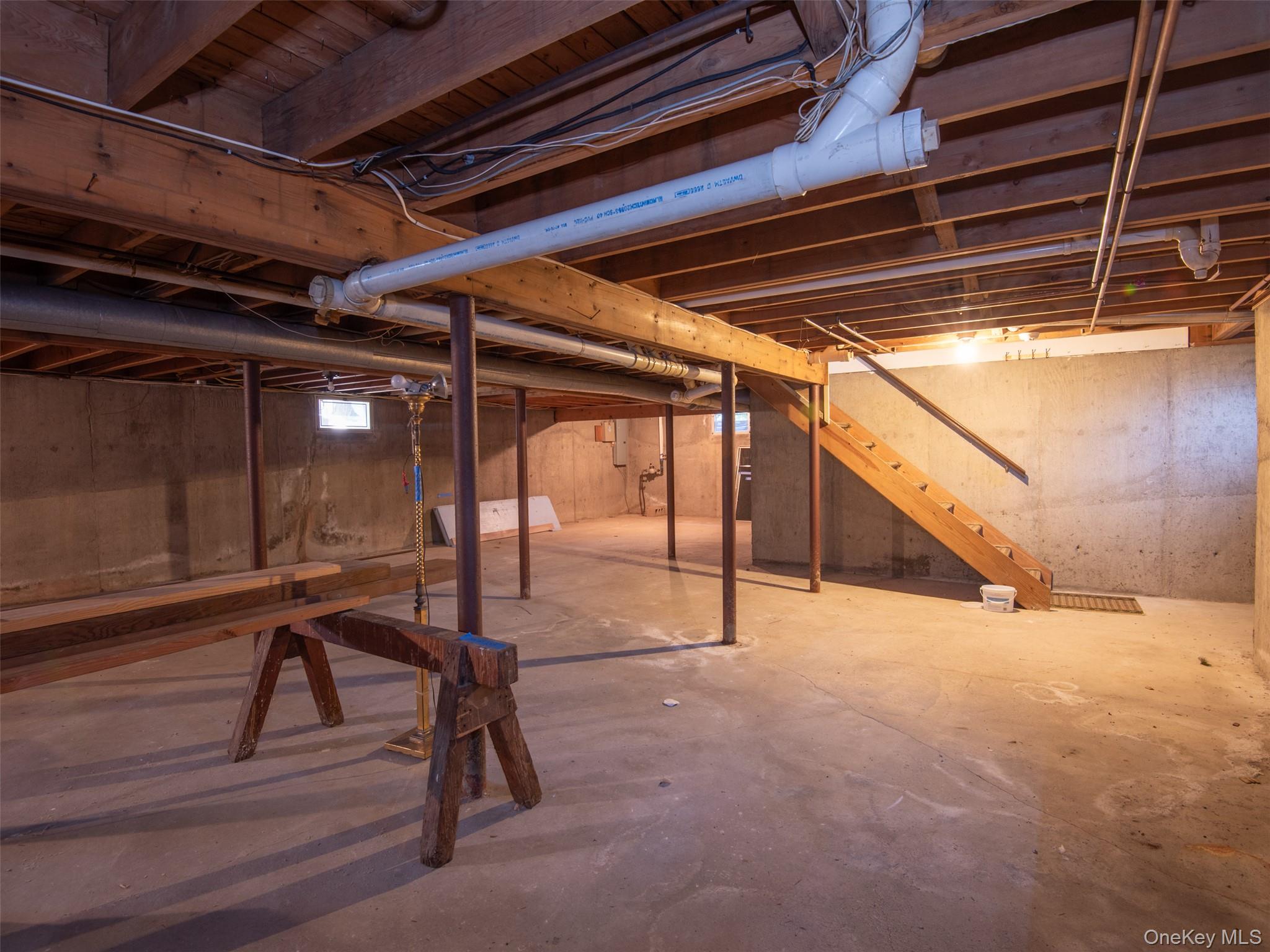 159 Oakview Avenue, Farmingdale, NY 11735