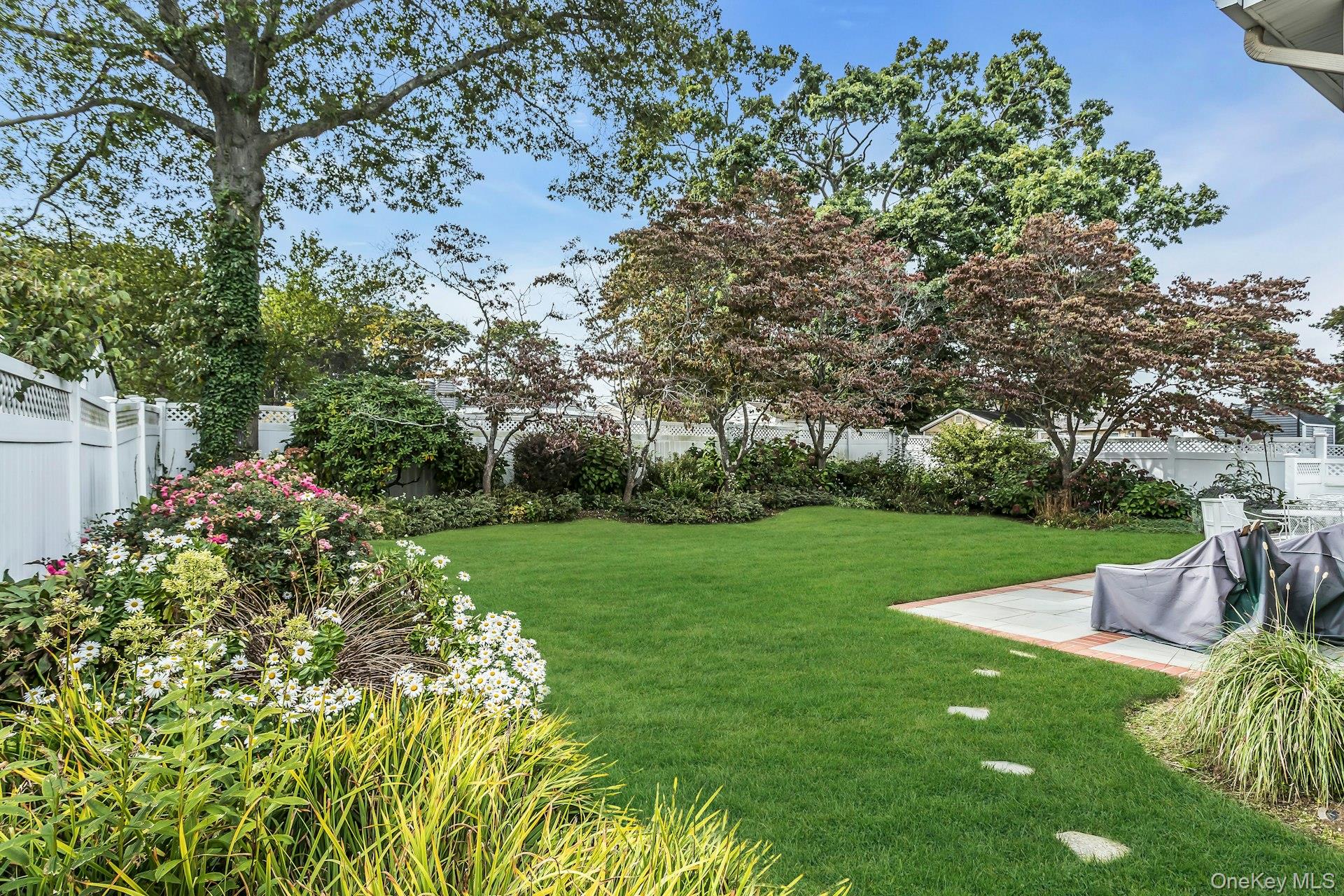 42 Westgate Road, Massapequa Park, NY 11762