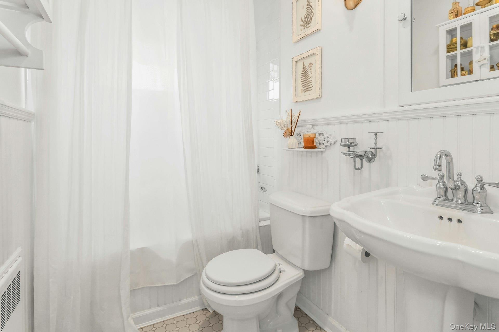 42 Westgate Road, Massapequa Park, NY 11762