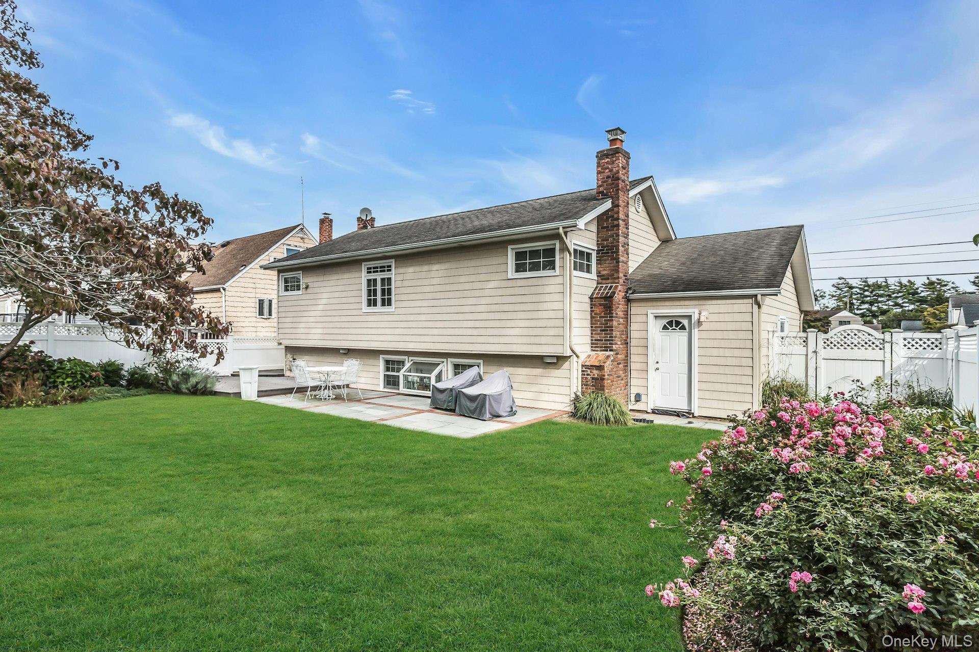 42 Westgate Road, Massapequa Park, NY 11762